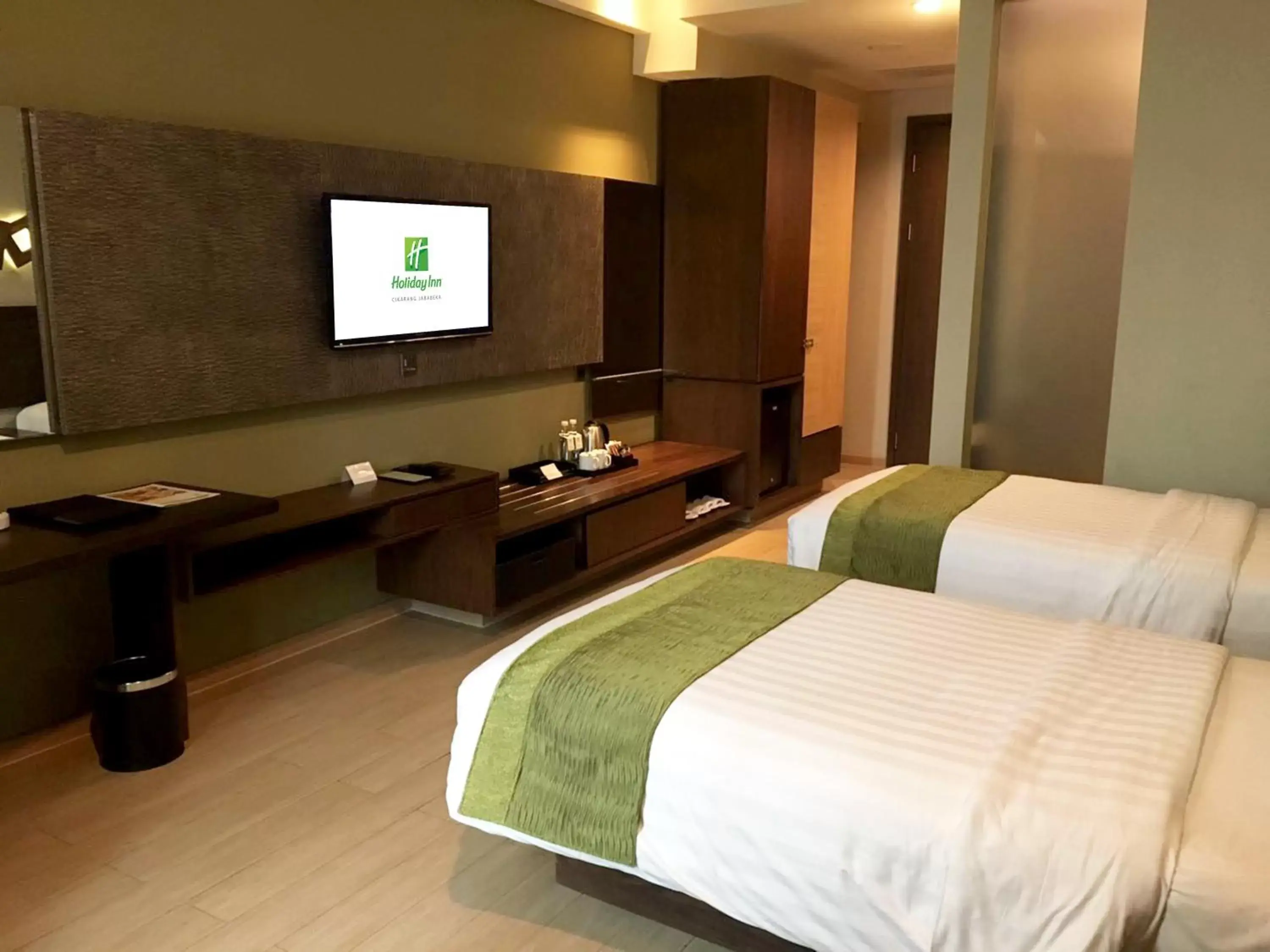 Photo of the whole room, Bed in Holiday Inn Cikarang Jababeka, an IHG Hotel