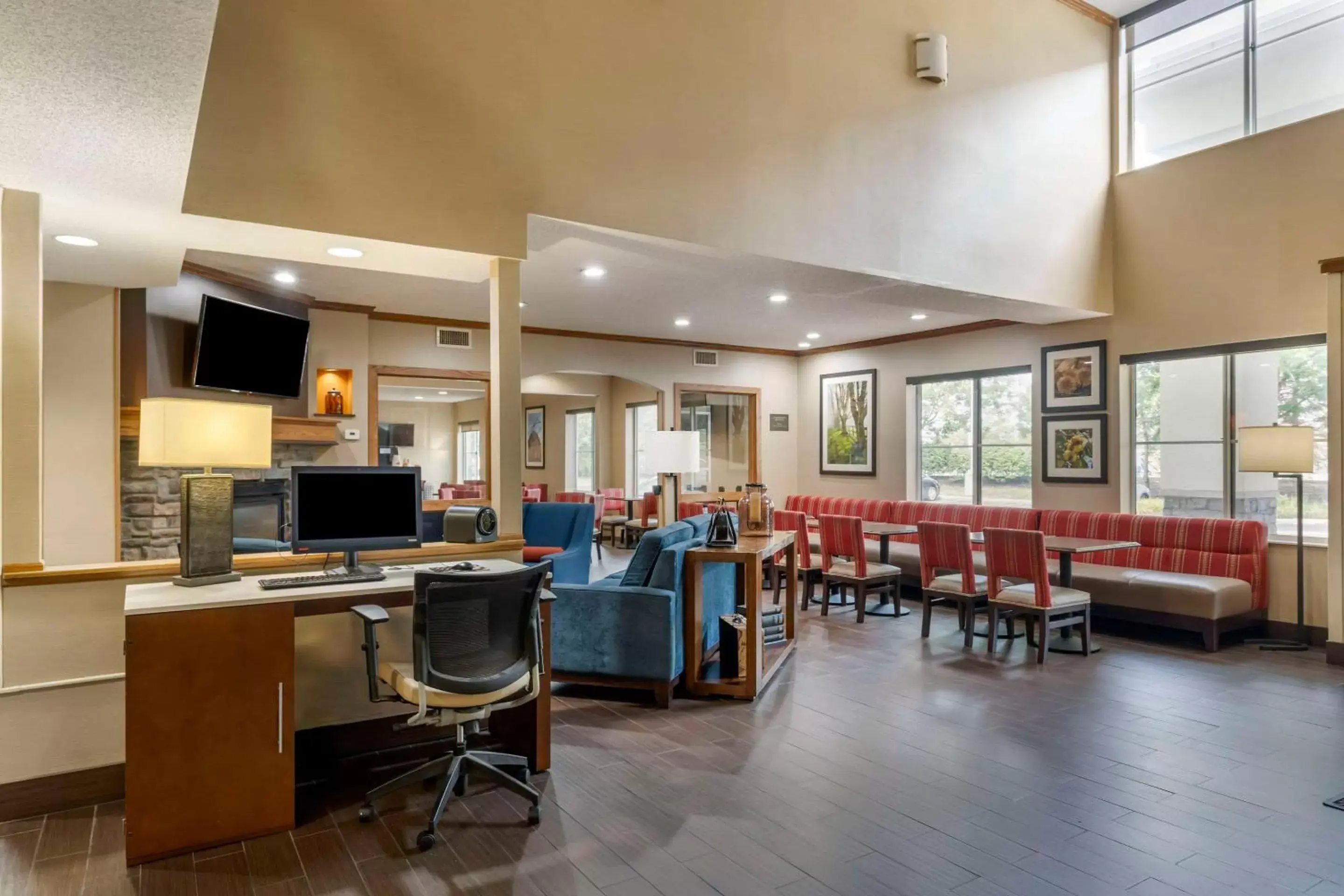 Business facilities, Restaurant/Places to Eat in Comfort Inn North/Polaris