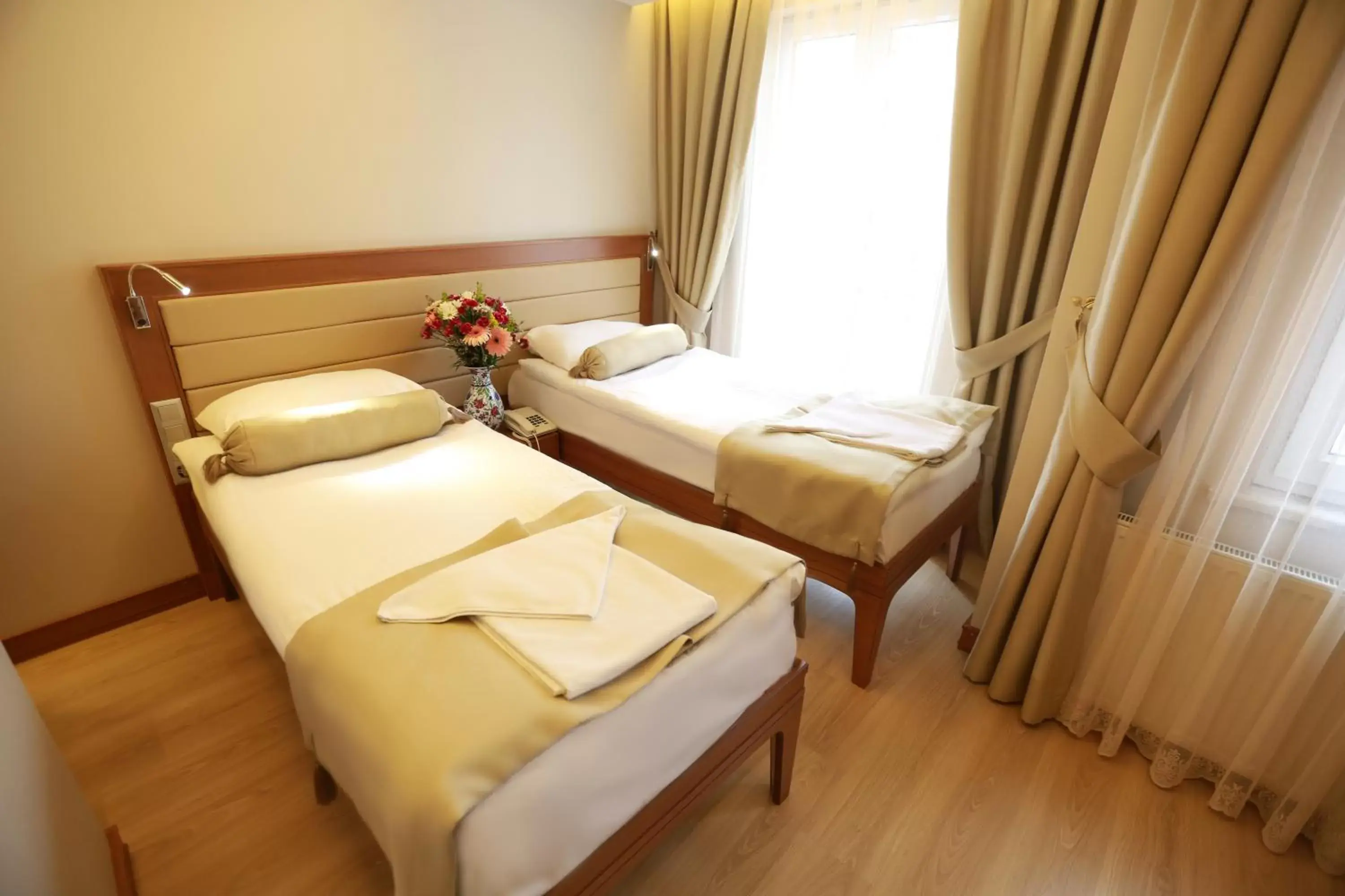 Street view, Bed in Sirkeci Park Hotel