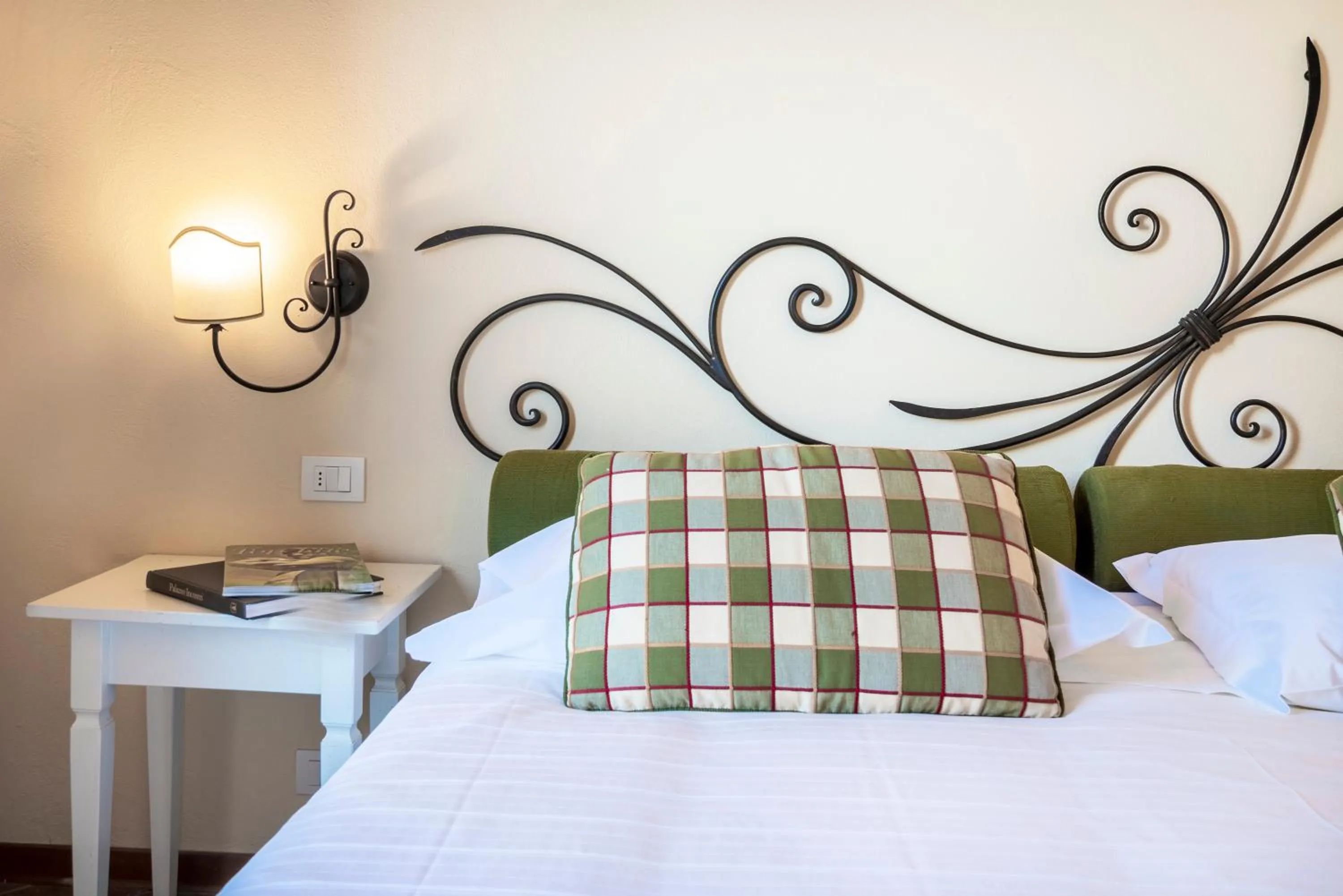 Bed in Hotel Borgo Di Cortefreda - Place of Charme