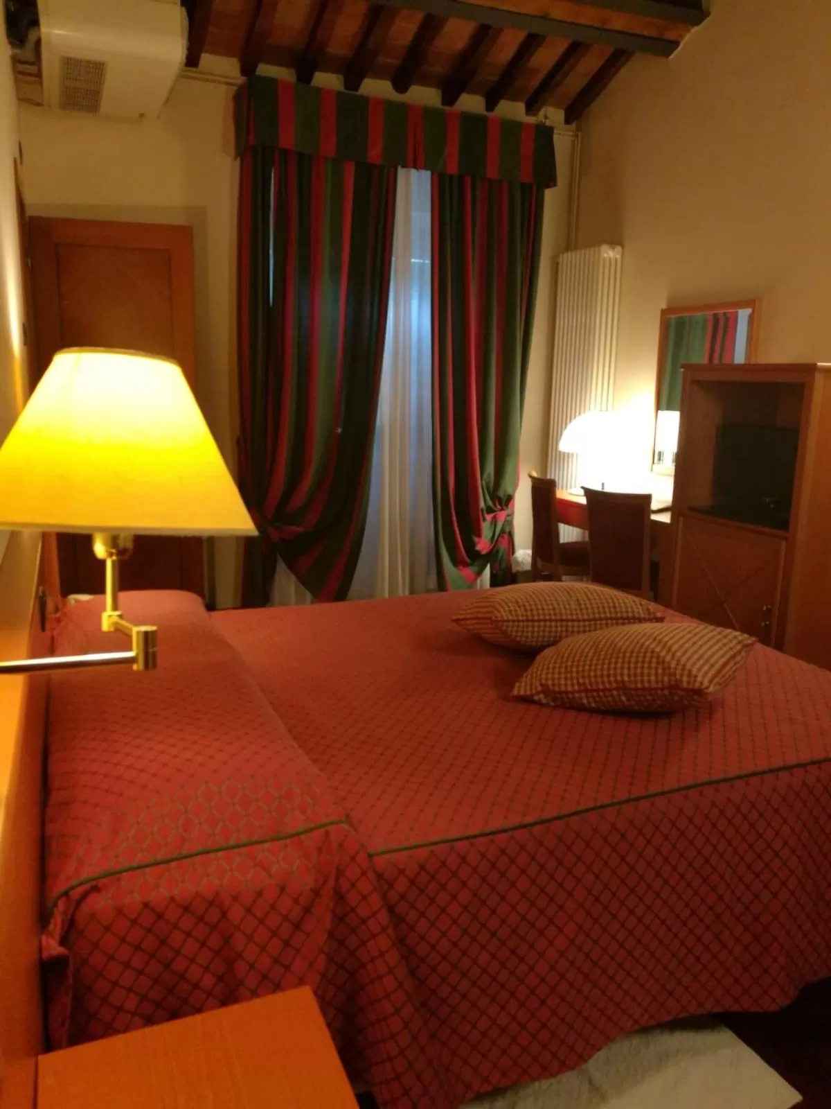 Photo of the whole room, Bed in Hotel La Luna