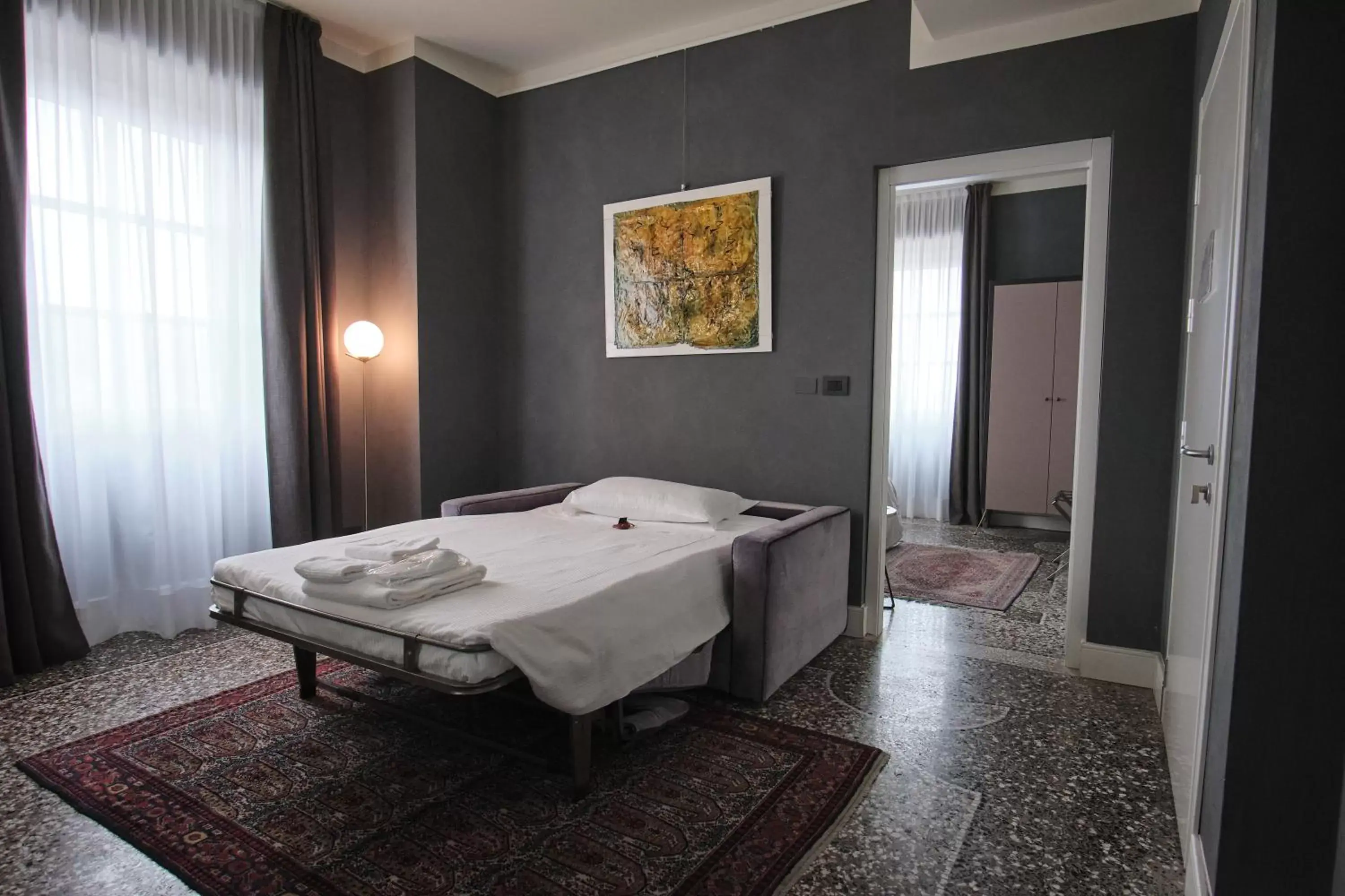 Bed in Capriccio Art Hotel