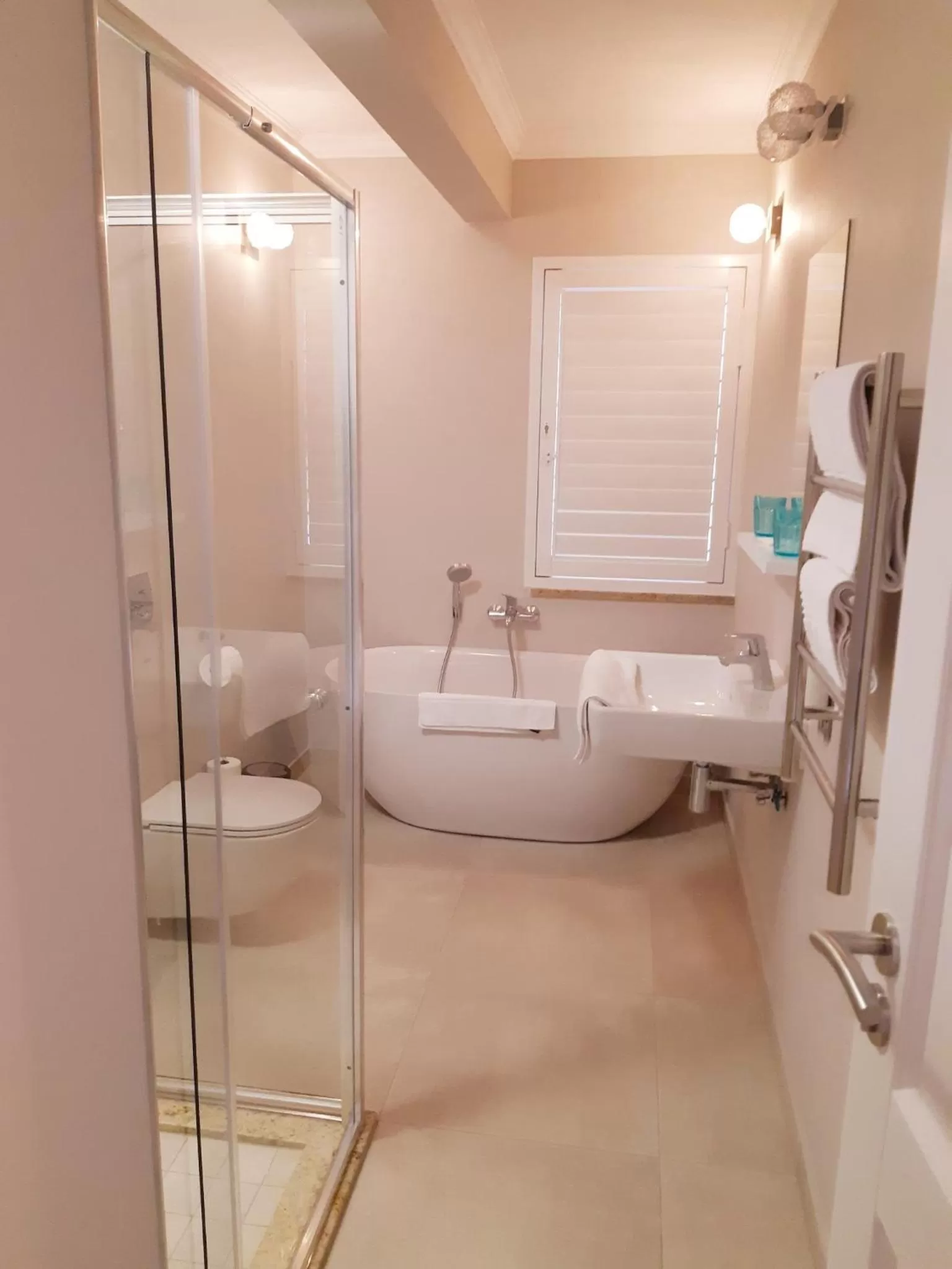 Shower in Amberhall Guesthouse