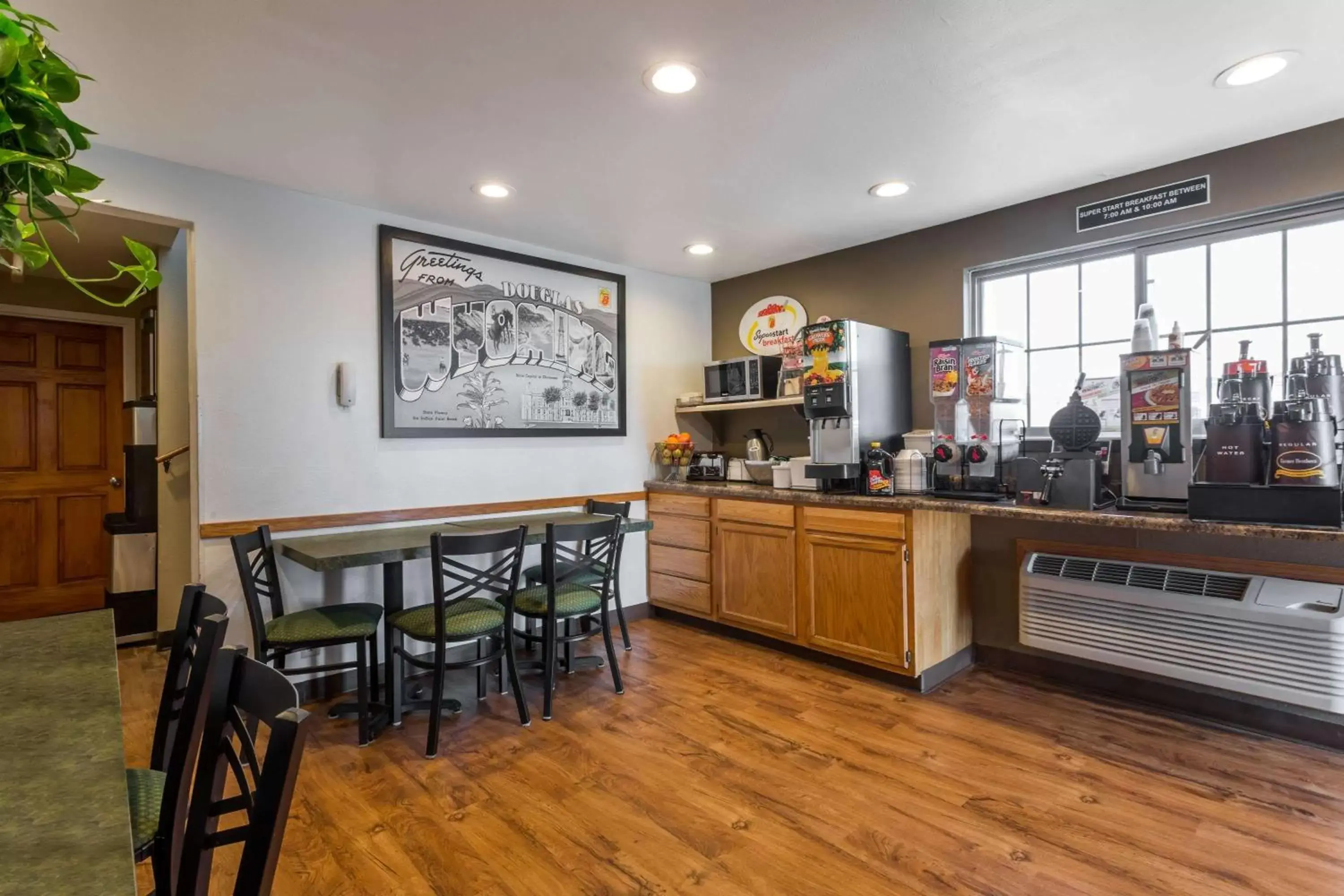 Restaurant/places to eat in Super 8 by Wyndham Douglas Restaurant/places to eat in Super 8 by Wyndham Douglas