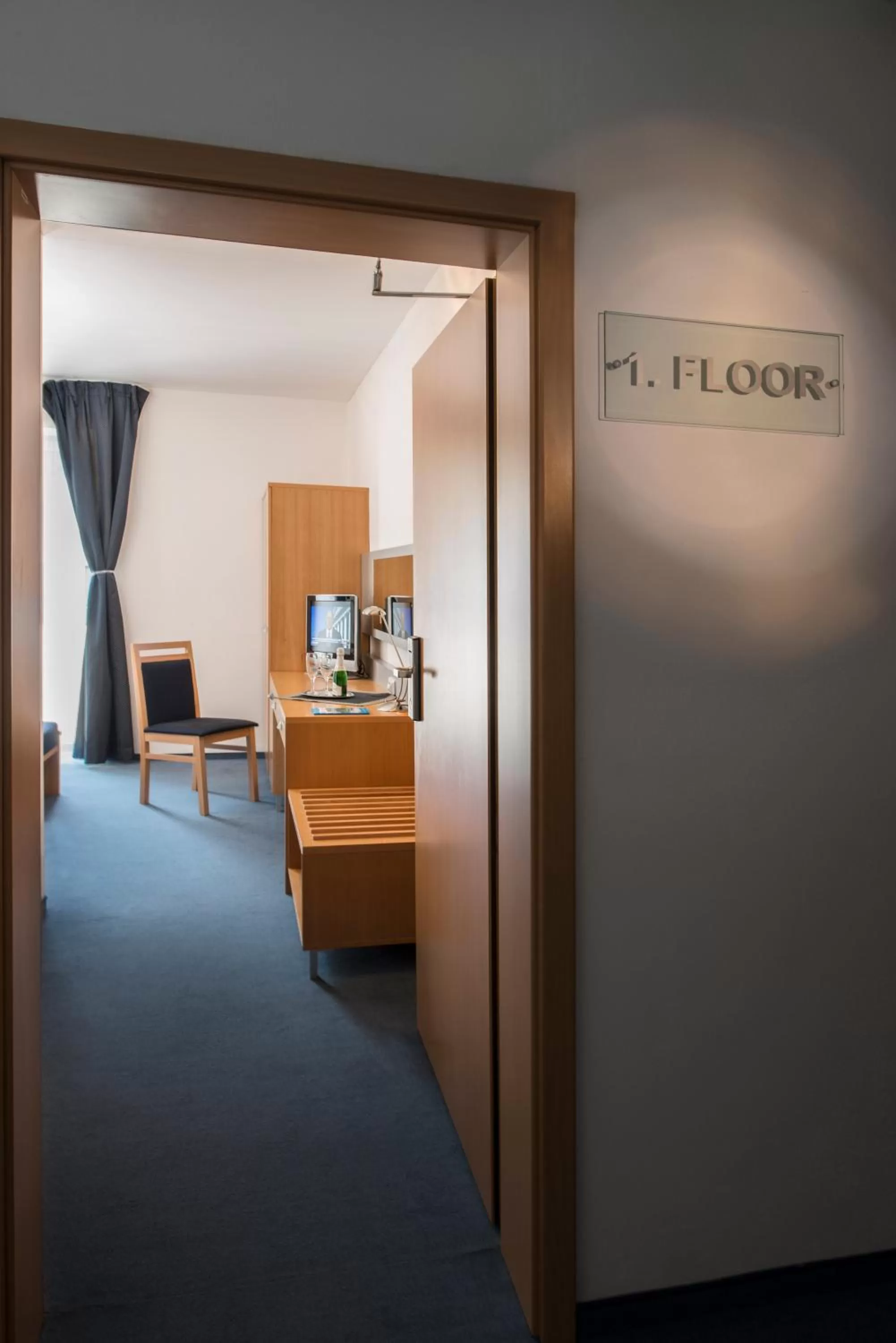 TV and multimedia in Felicity Garni Hotel