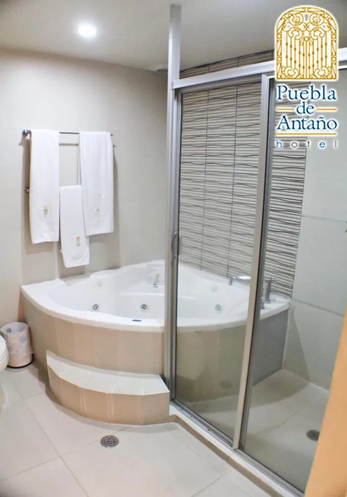 Bath in Hotel Puebla de Antaño