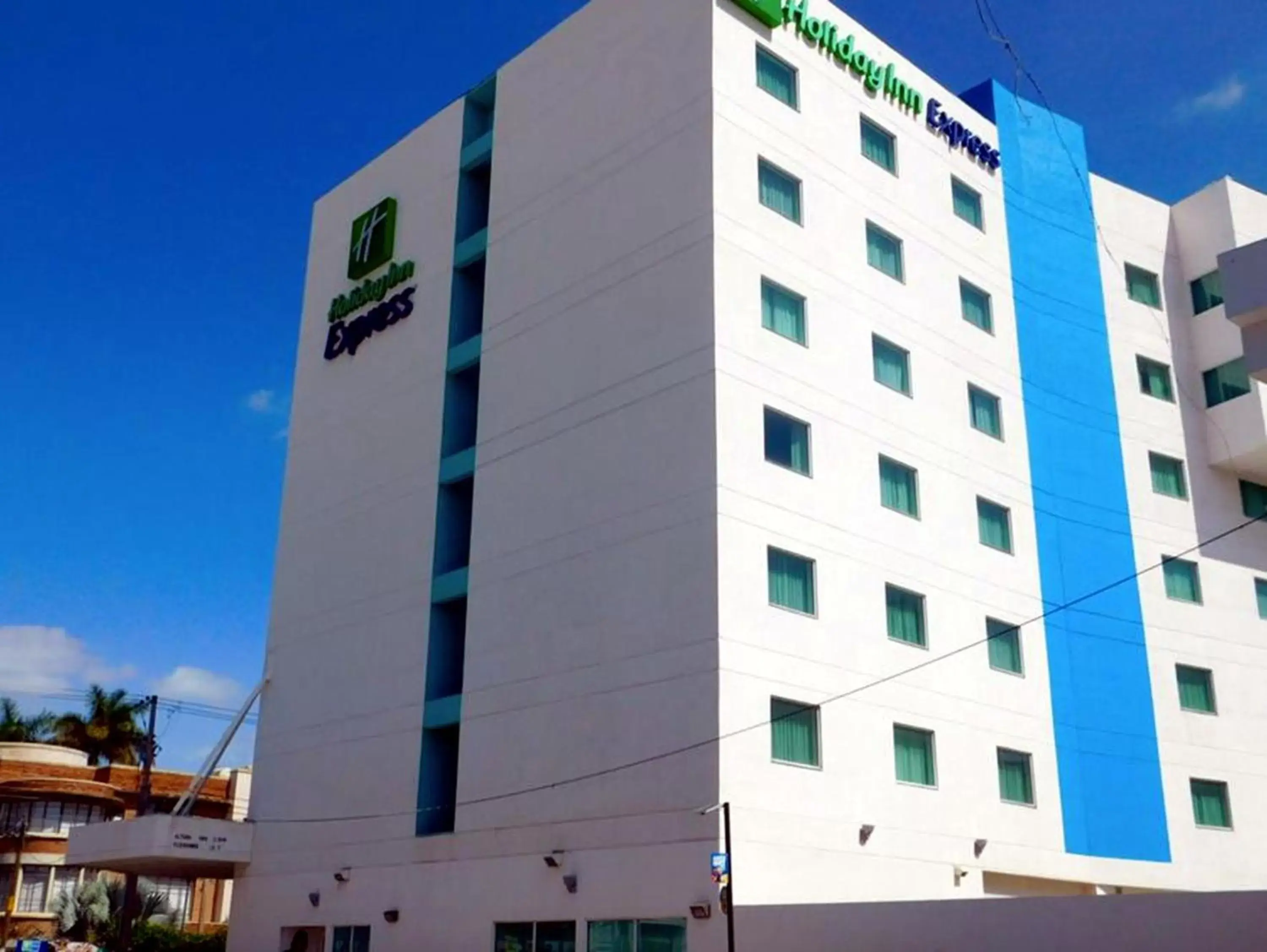 Property Building in Holiday Inn Express Tuxtla Gutierrez La Marimba, an IHG Hotel