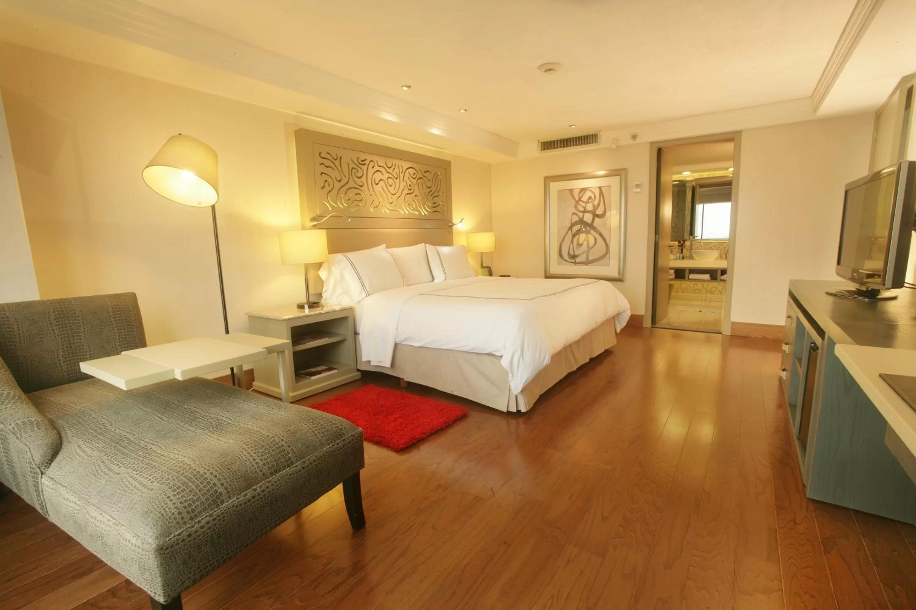 Photo of the whole room, Bed in Barcelo Guadalajara