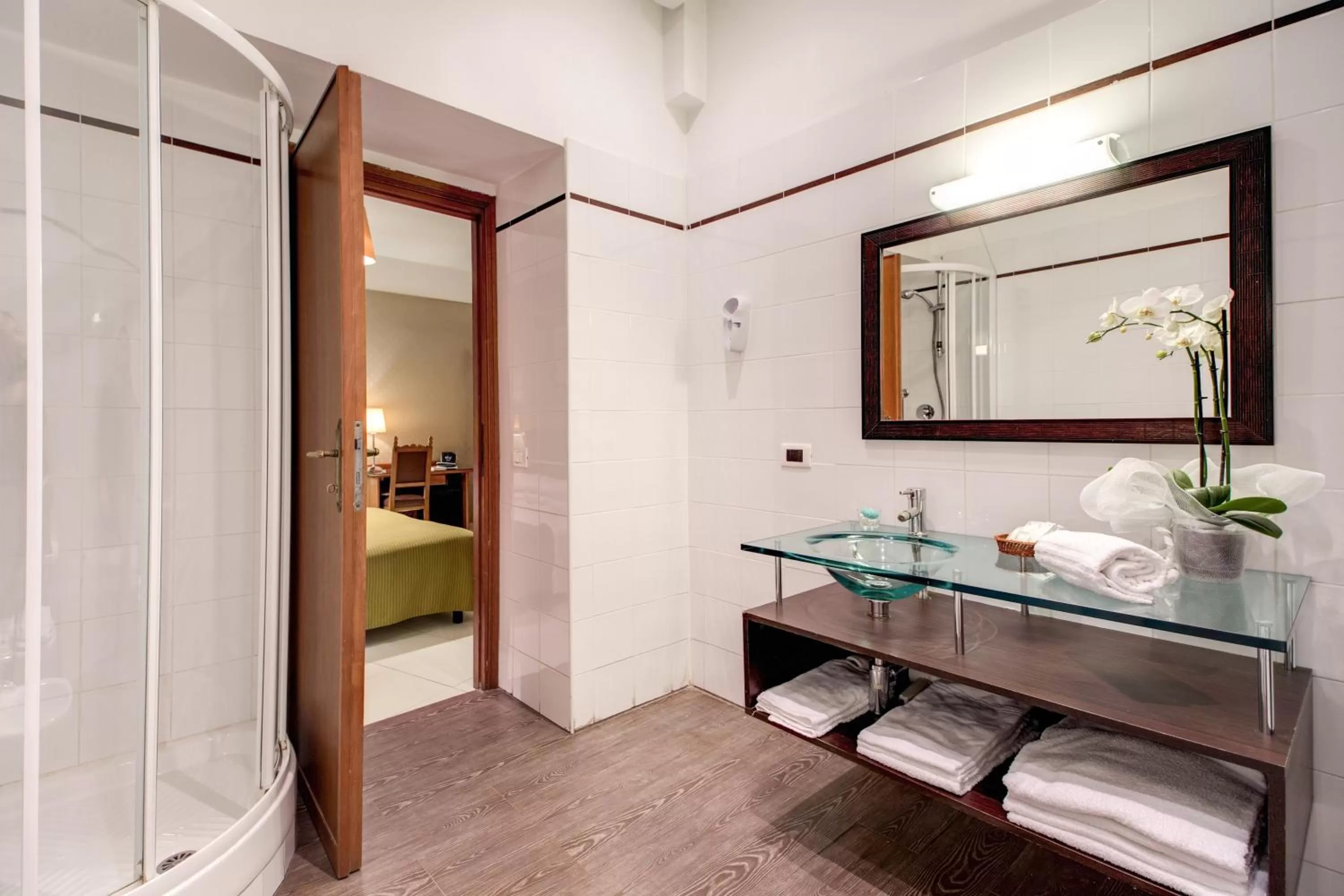 Bathroom, Bed in Hotel St. Moritz