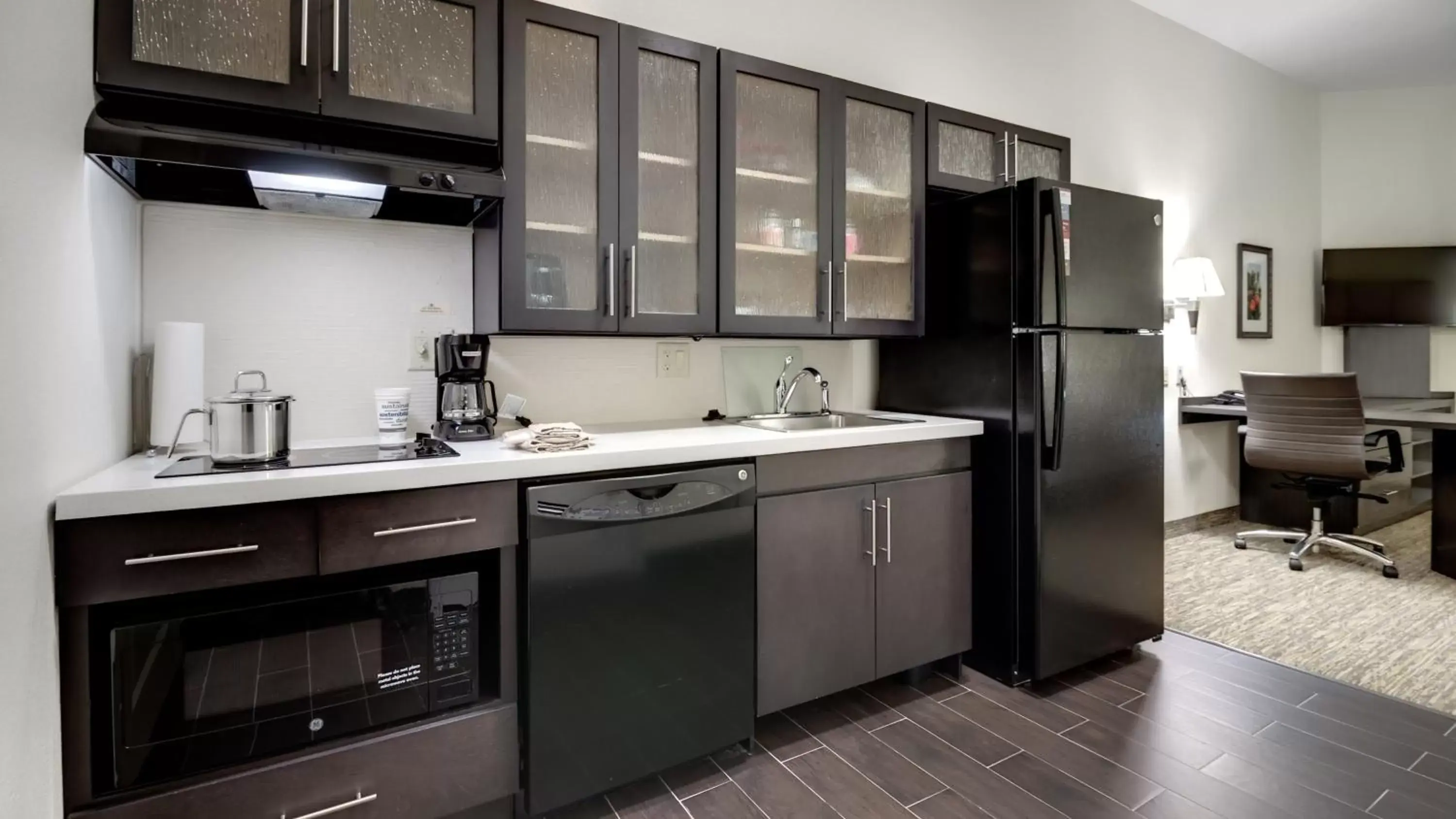 Photo of the whole room, Kitchen/Kitchenette in Candlewood Suites Waco, an IHG Hotel