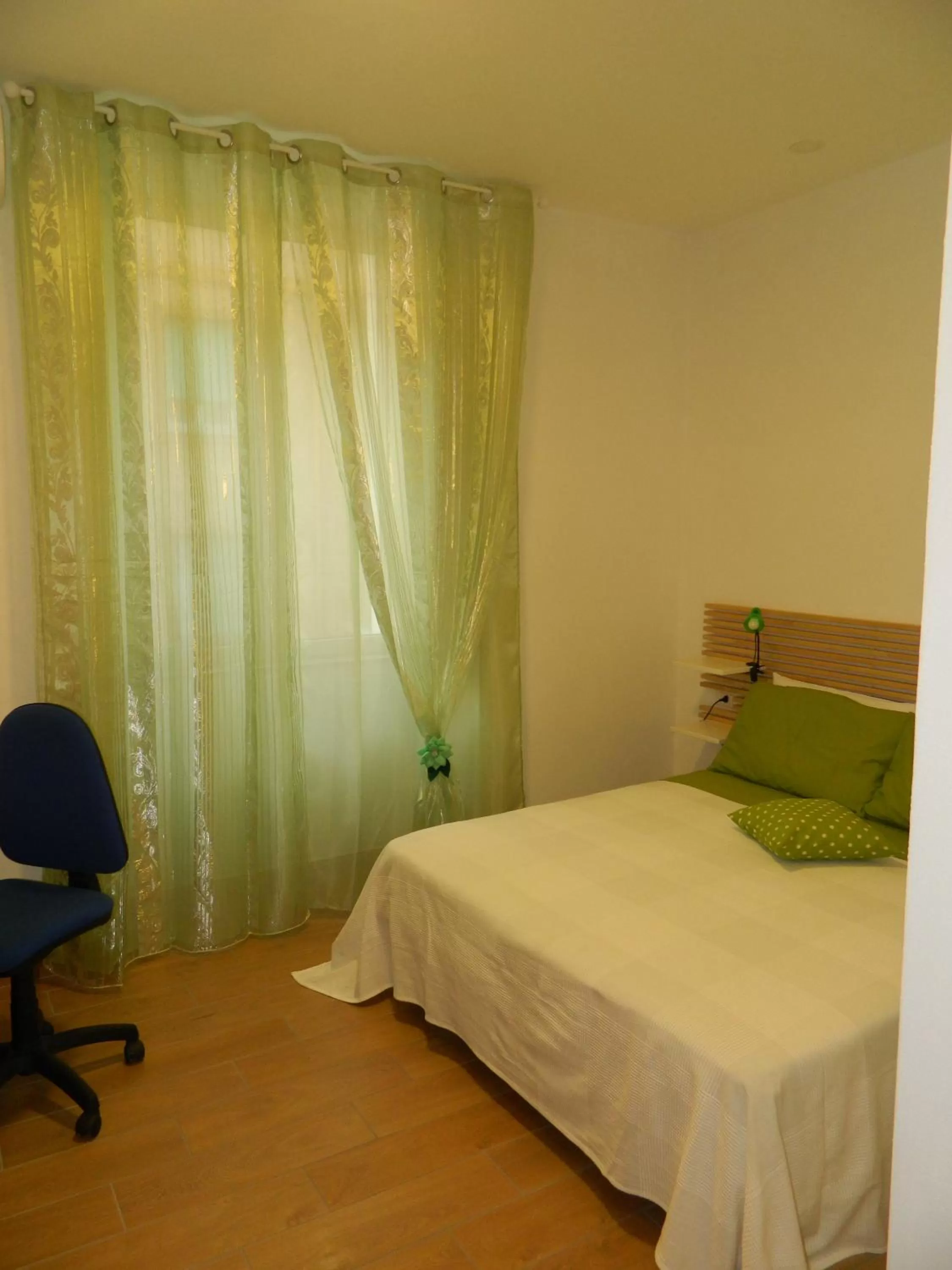 Decorative detail, Bed in Bed & Breakfast Travellers