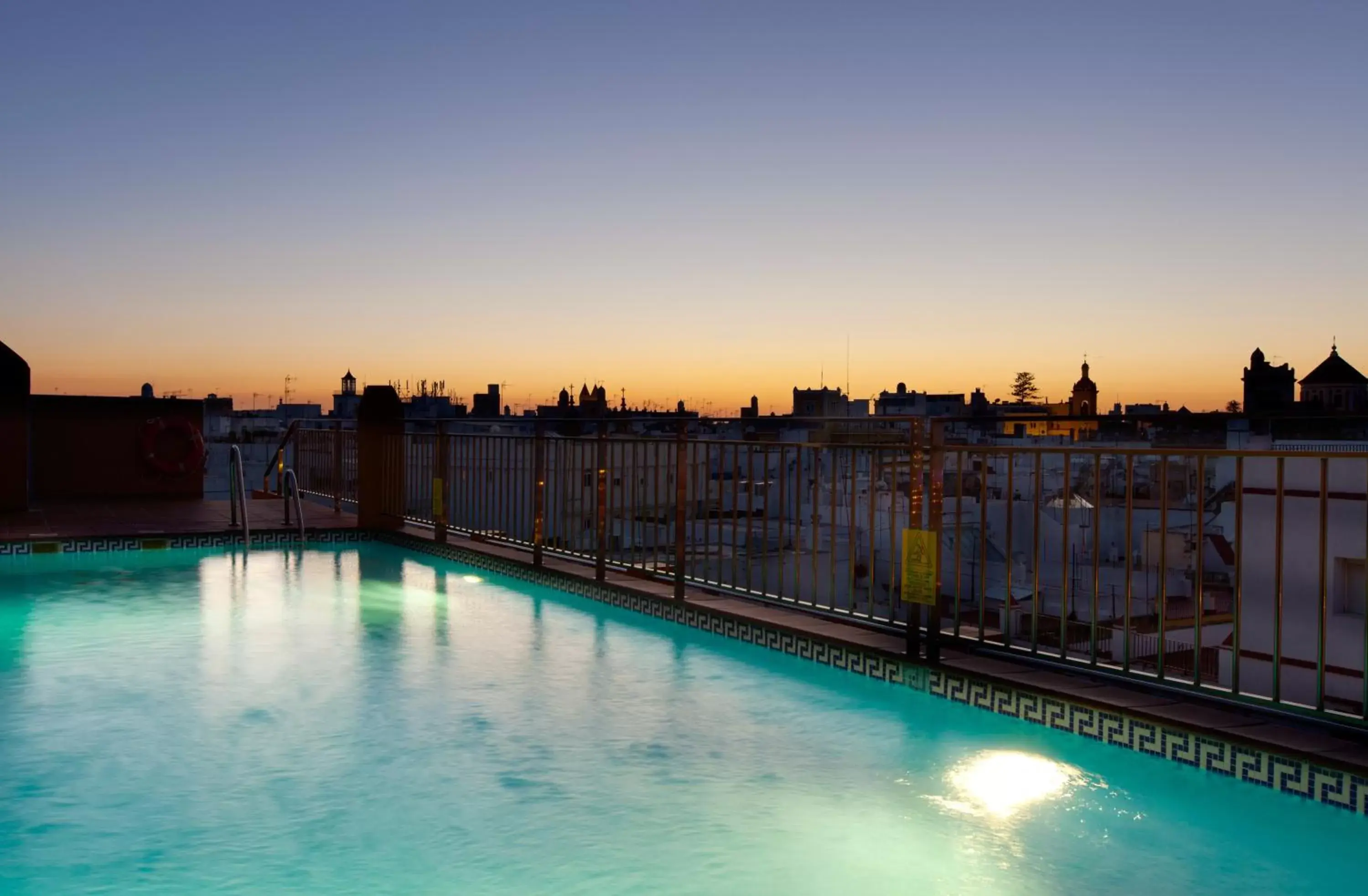 TV and multimedia, Sunrise/Sunset in Senator Cádiz Spa Hotel