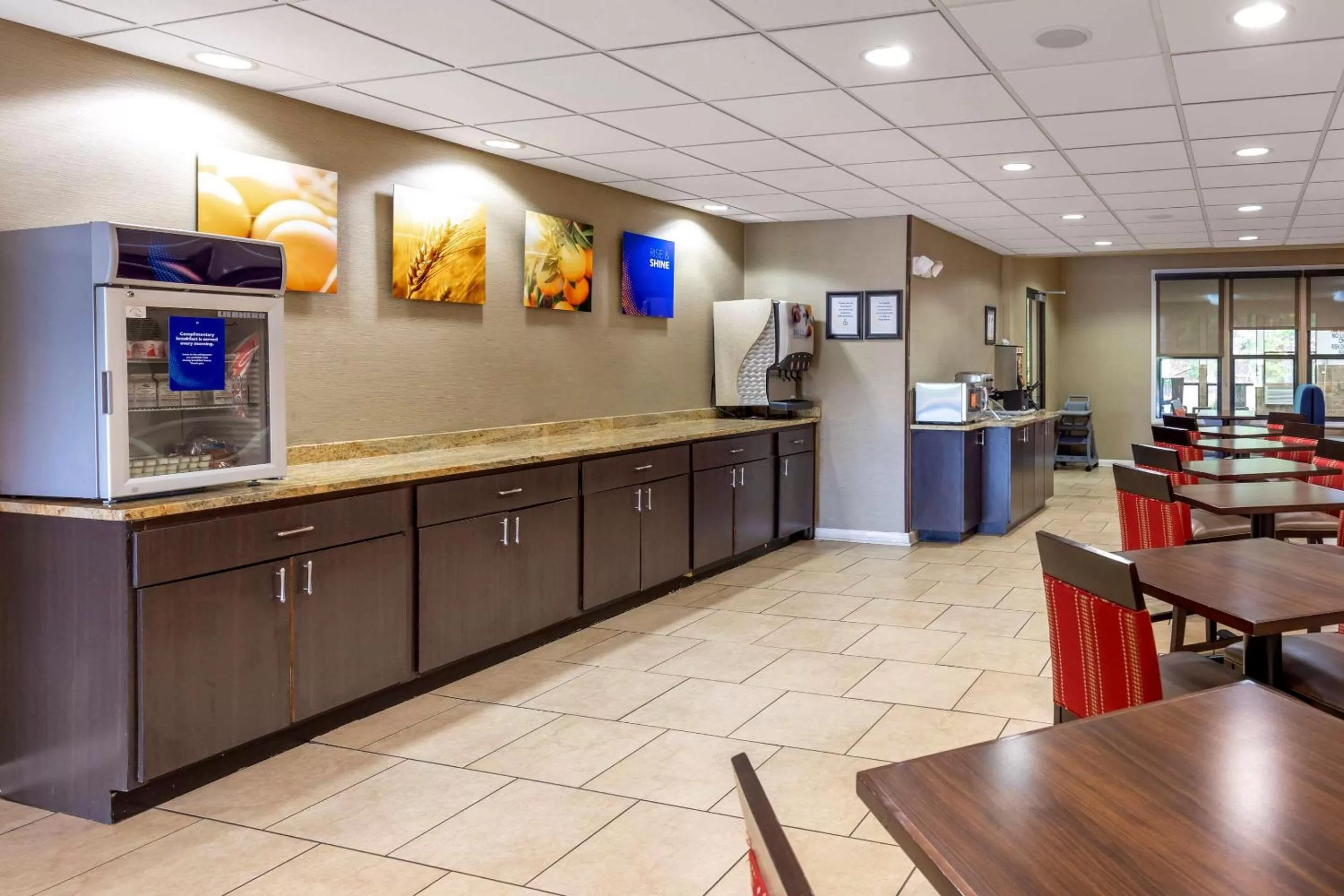 Restaurant/places to eat in comfort & inn Suites