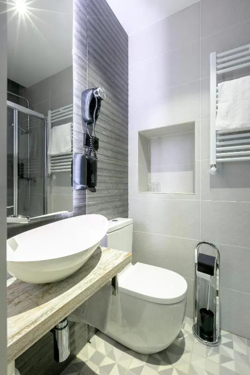 Bathroom in Hostal Abadia Madrid