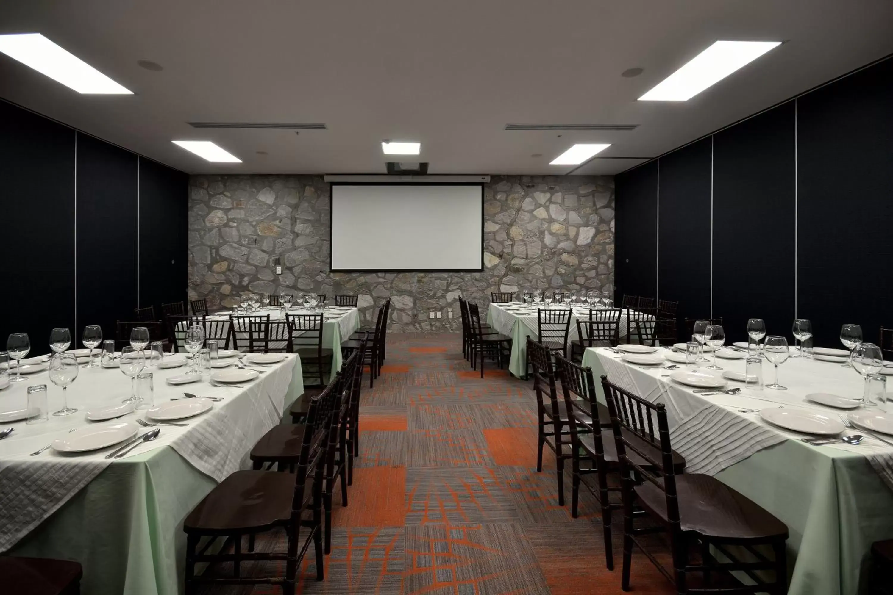 Meeting/conference room in Holiday Inn Express Pachuca, an IHG Hotel