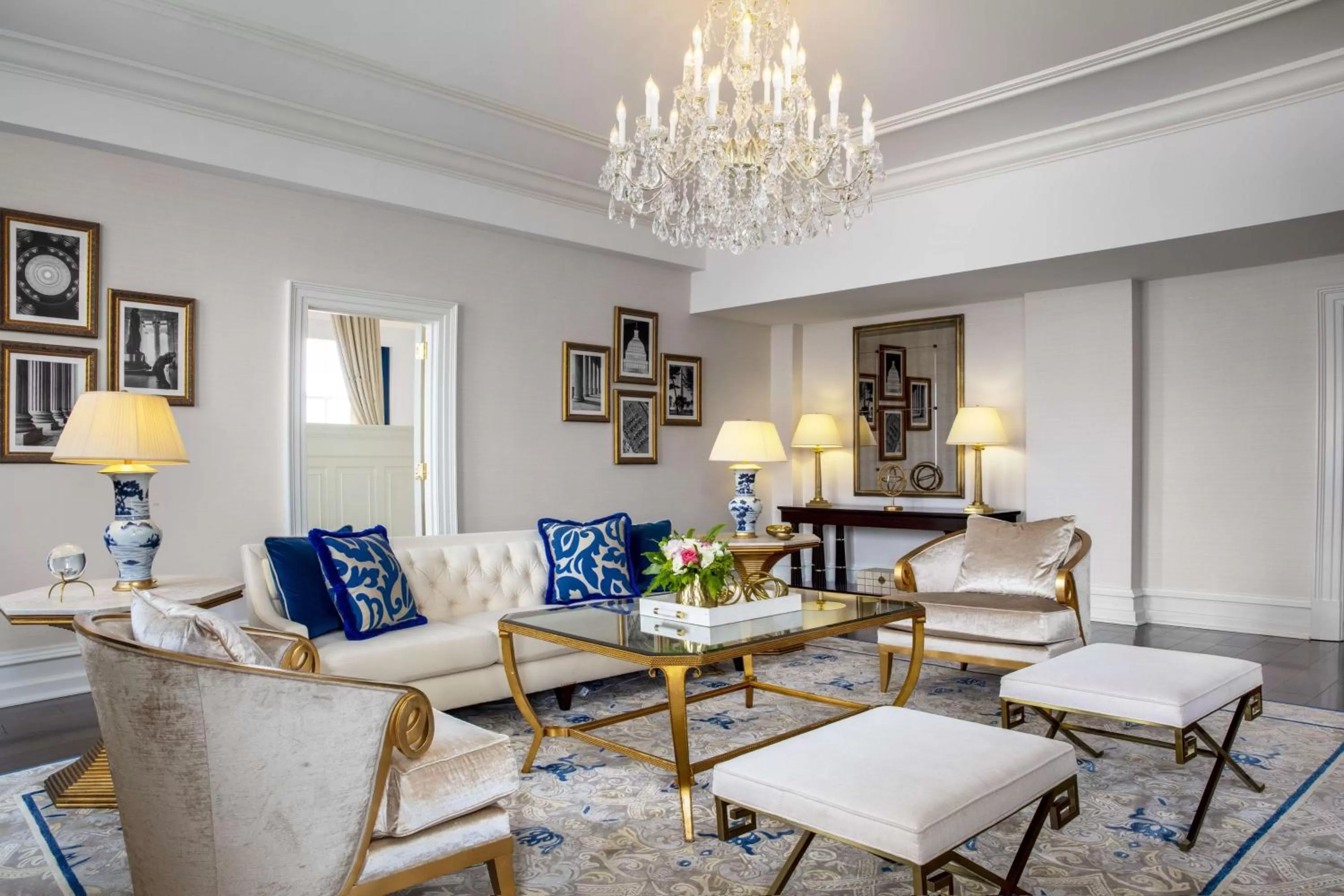 Living room in Waldorf Astoria Washington DC