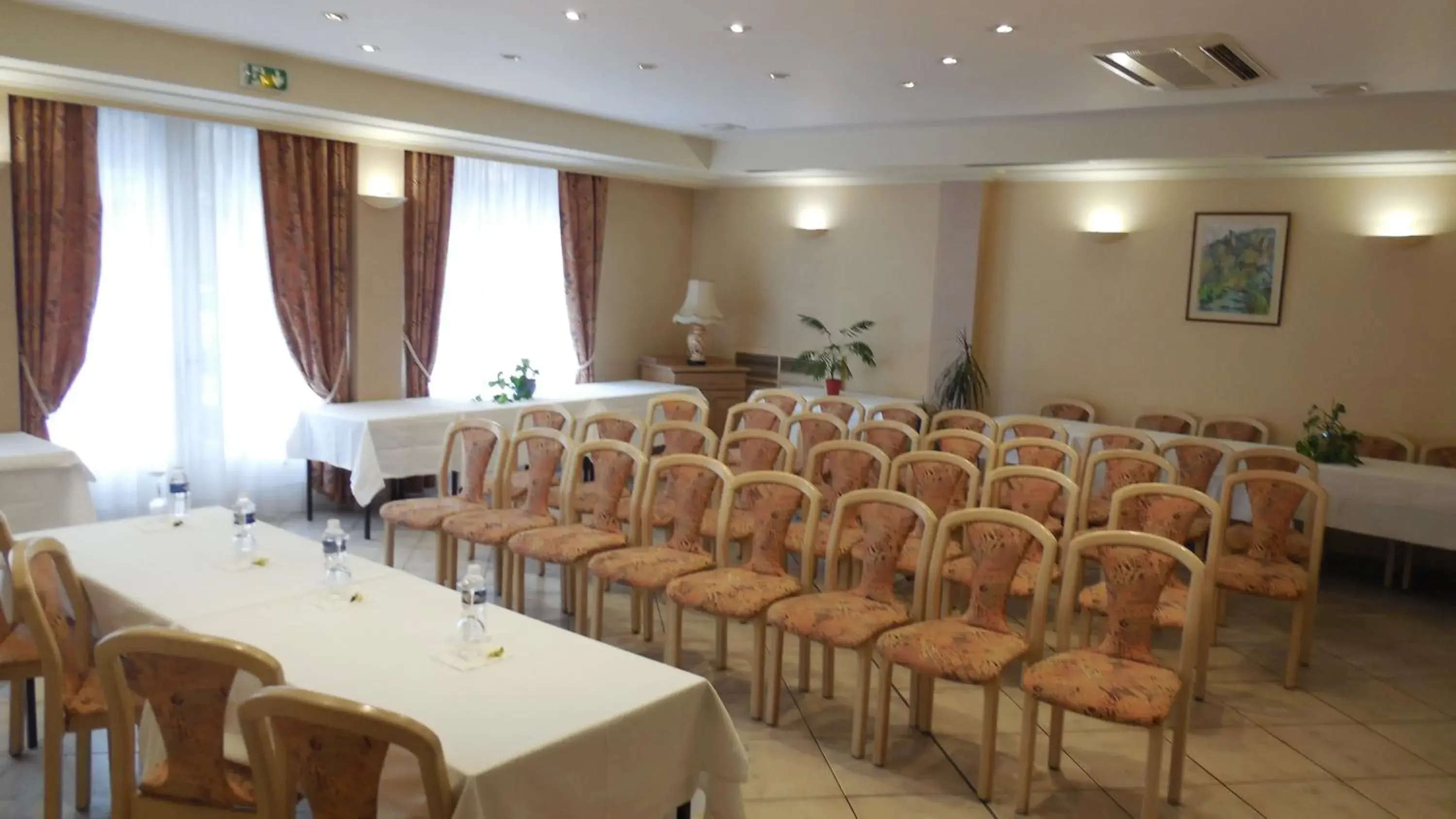 Meeting/conference room in Logis des Voyageurs