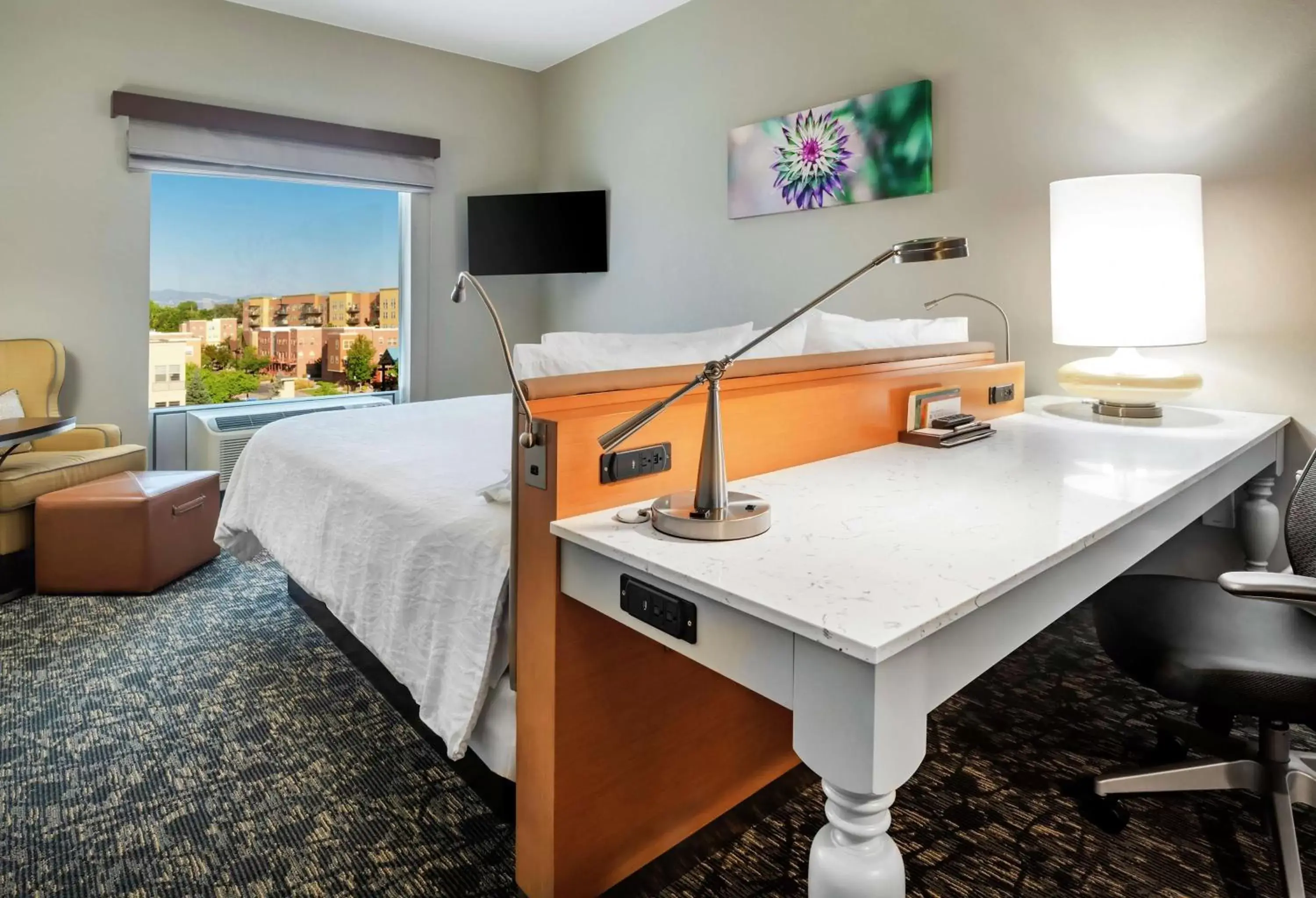 Bedroom, Kitchen/Kitchenette in Hilton Garden Inn Arvada/Denver, CO