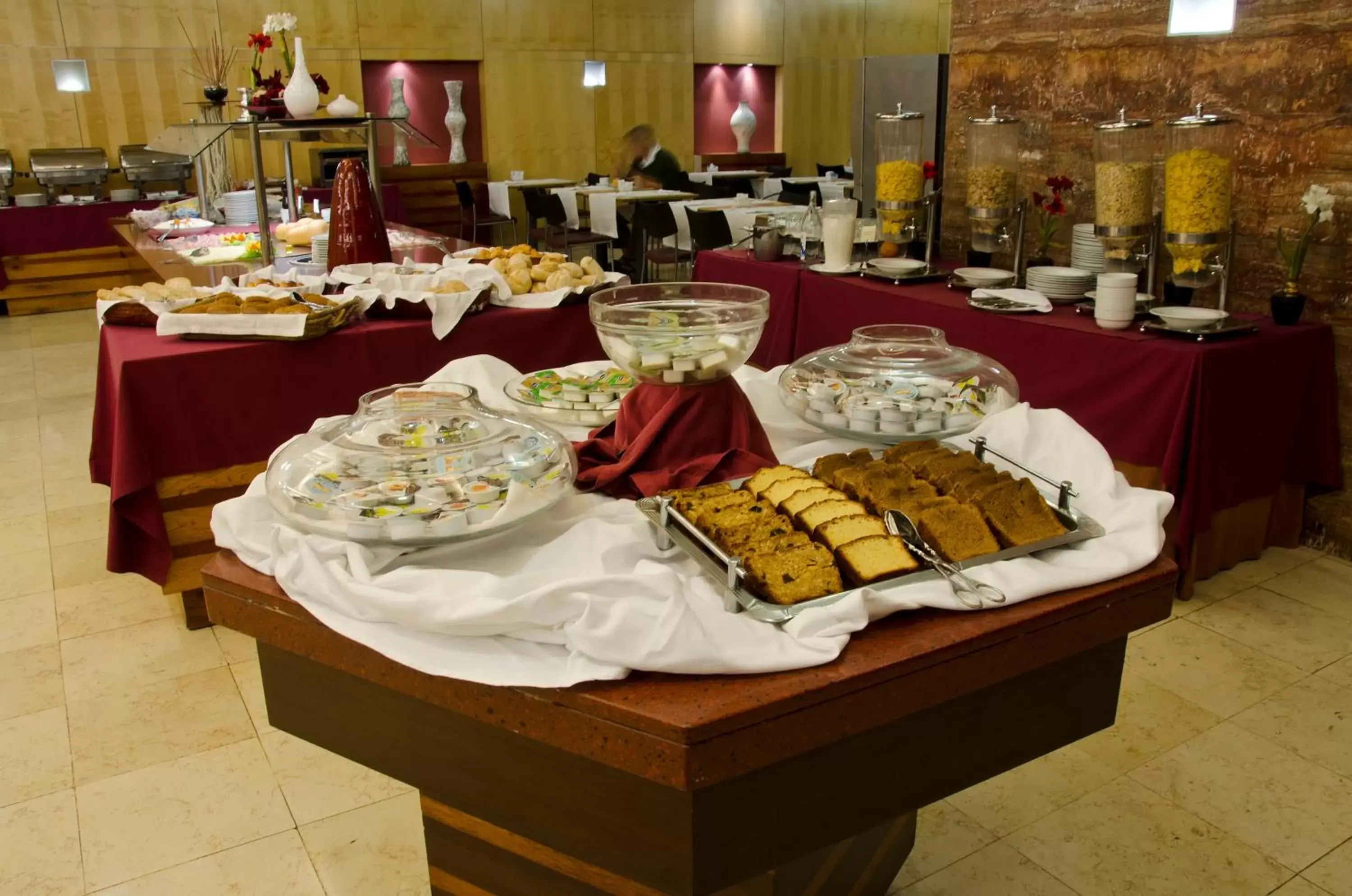 Restaurant/places to eat in VIP Executive Entrecampos Hotel