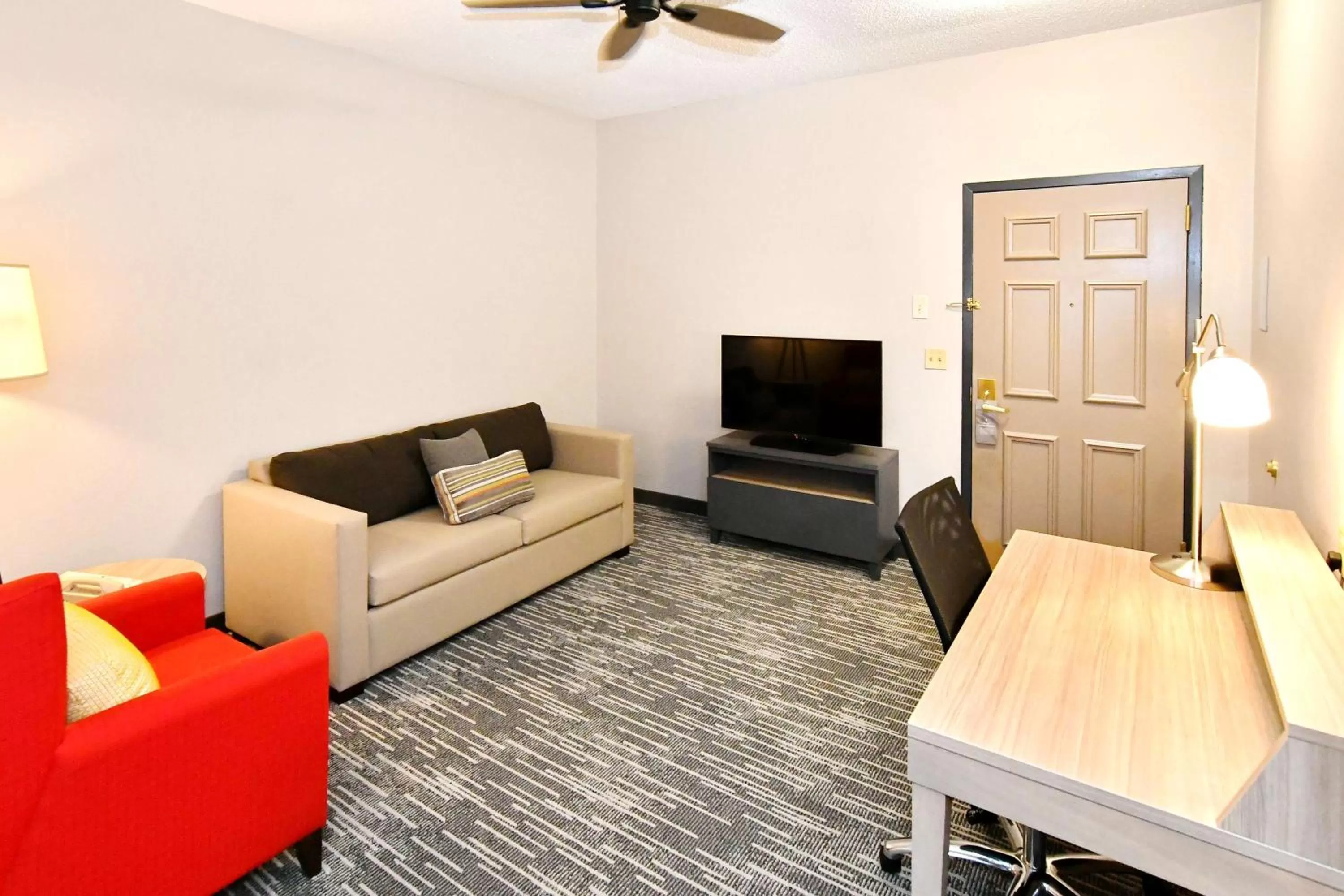 Seating Area in Country Inn & Suites by Radisson, Mount Morris, NY