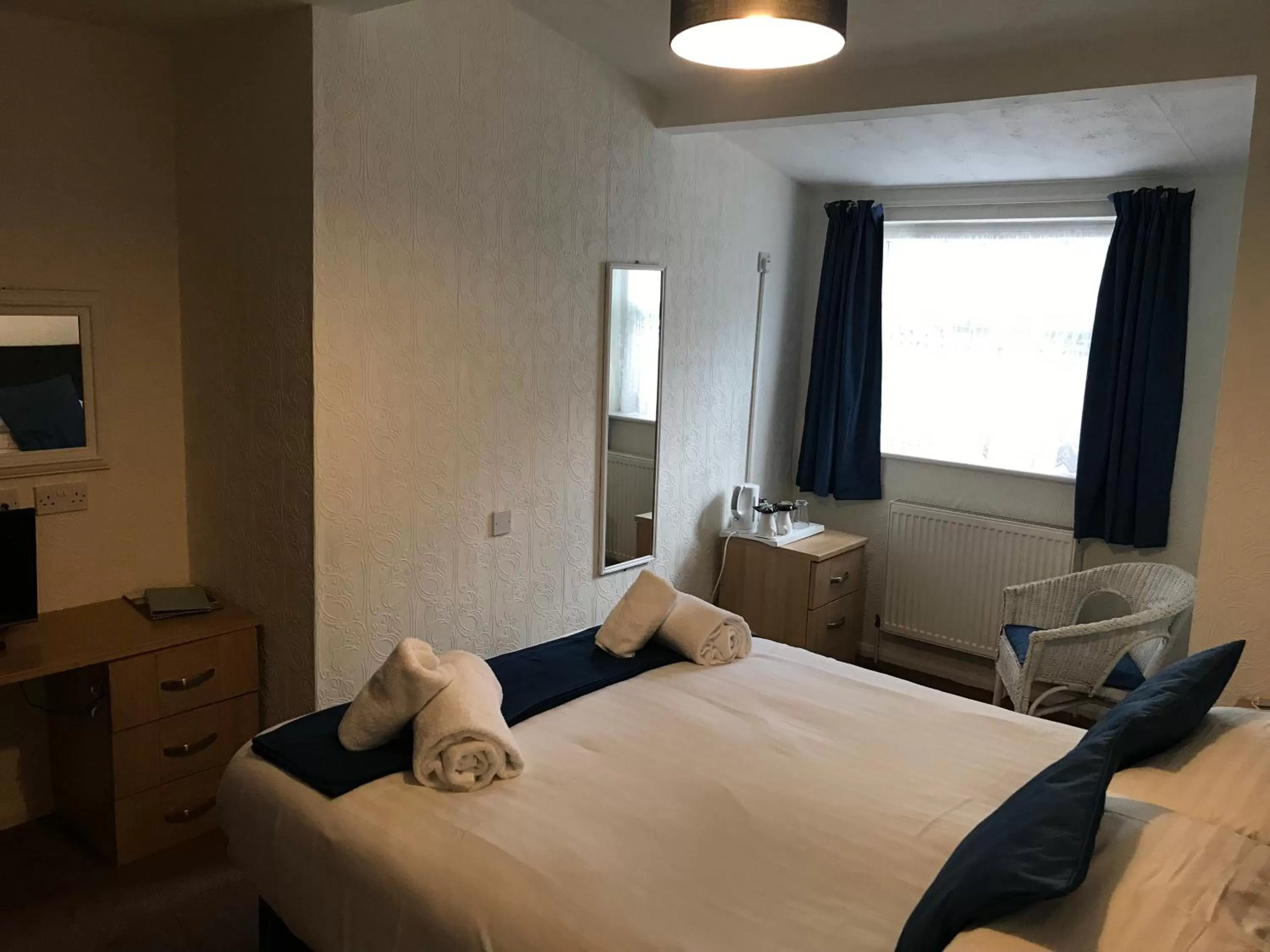 Bedroom, Bed in The Oasis Hotel