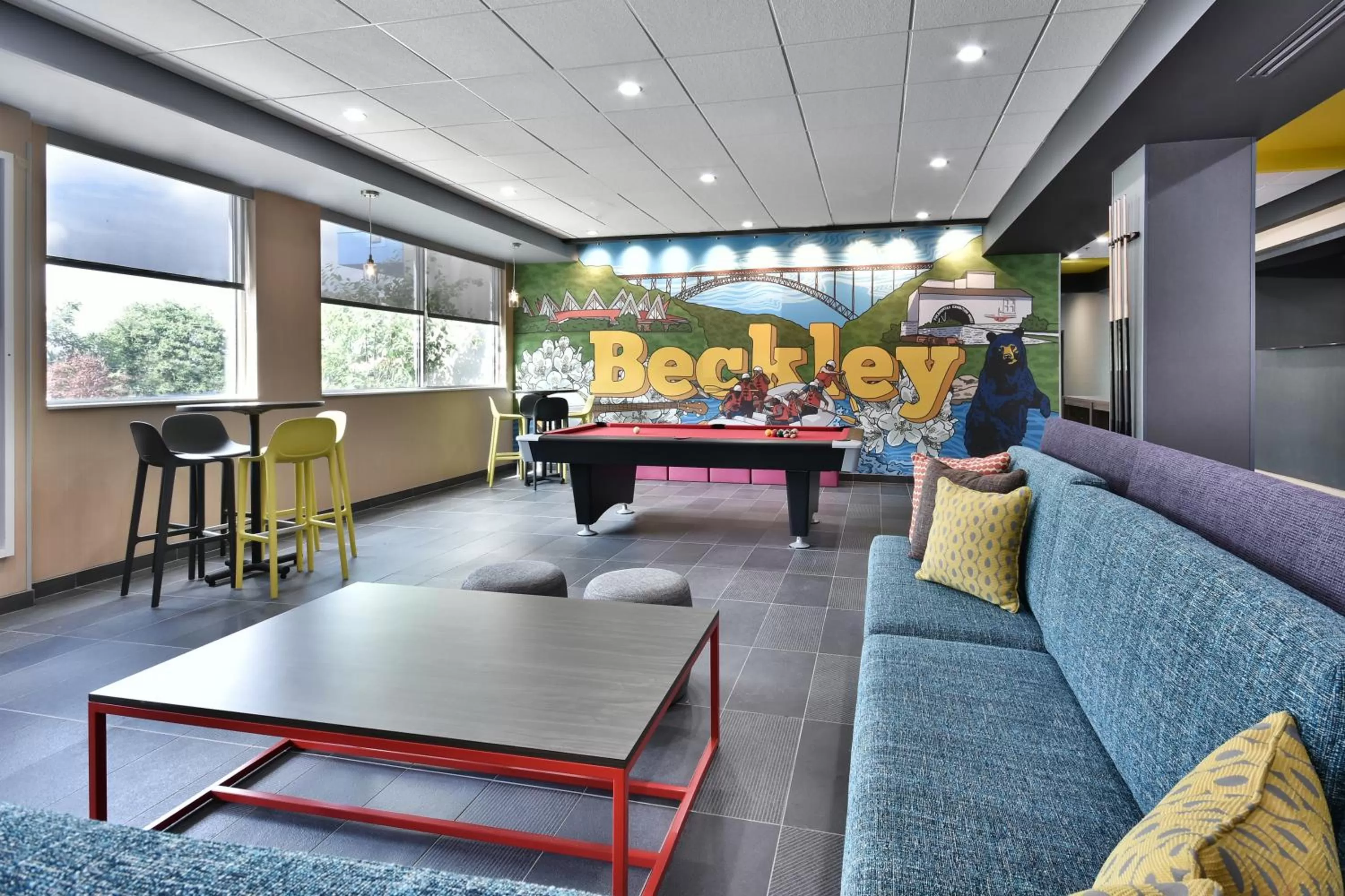 Communal lounge/ TV room in Tru By Hilton Beckley, Wv