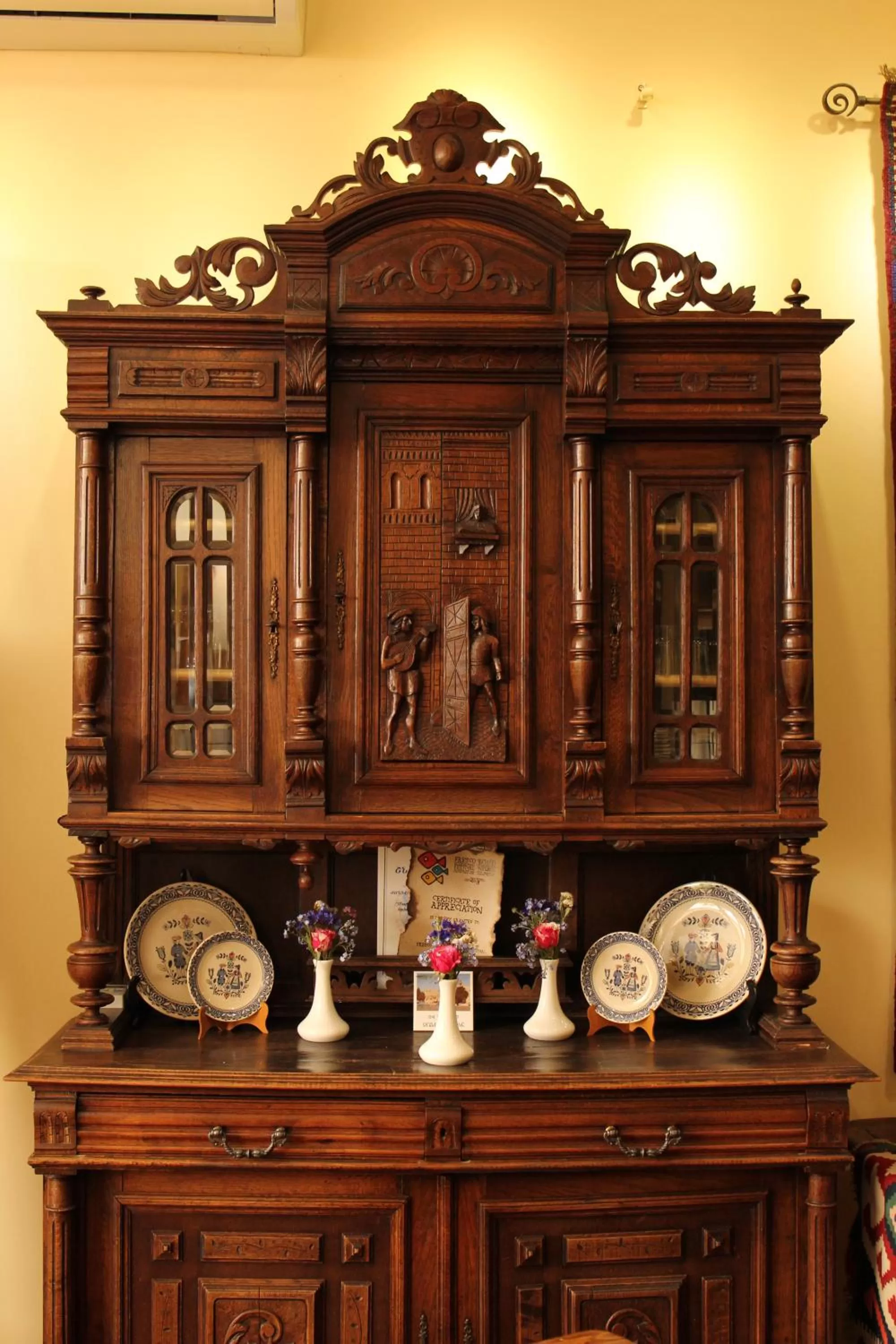 Restaurant/places to eat in Silk Road Hotel