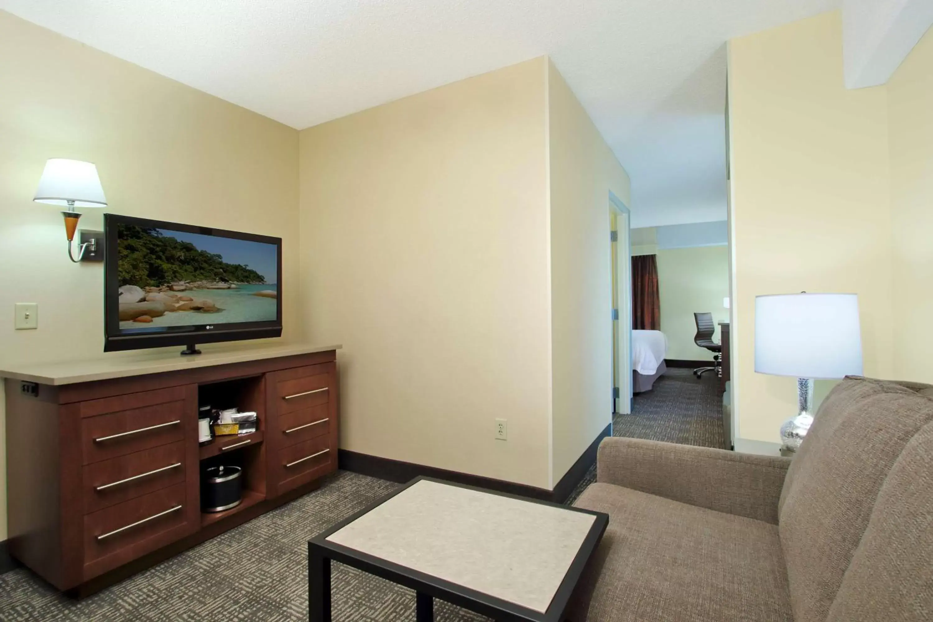 Bed, TV/Entertainment Center in Hampton Inn & Suites Columbus-Downtown, Ohio