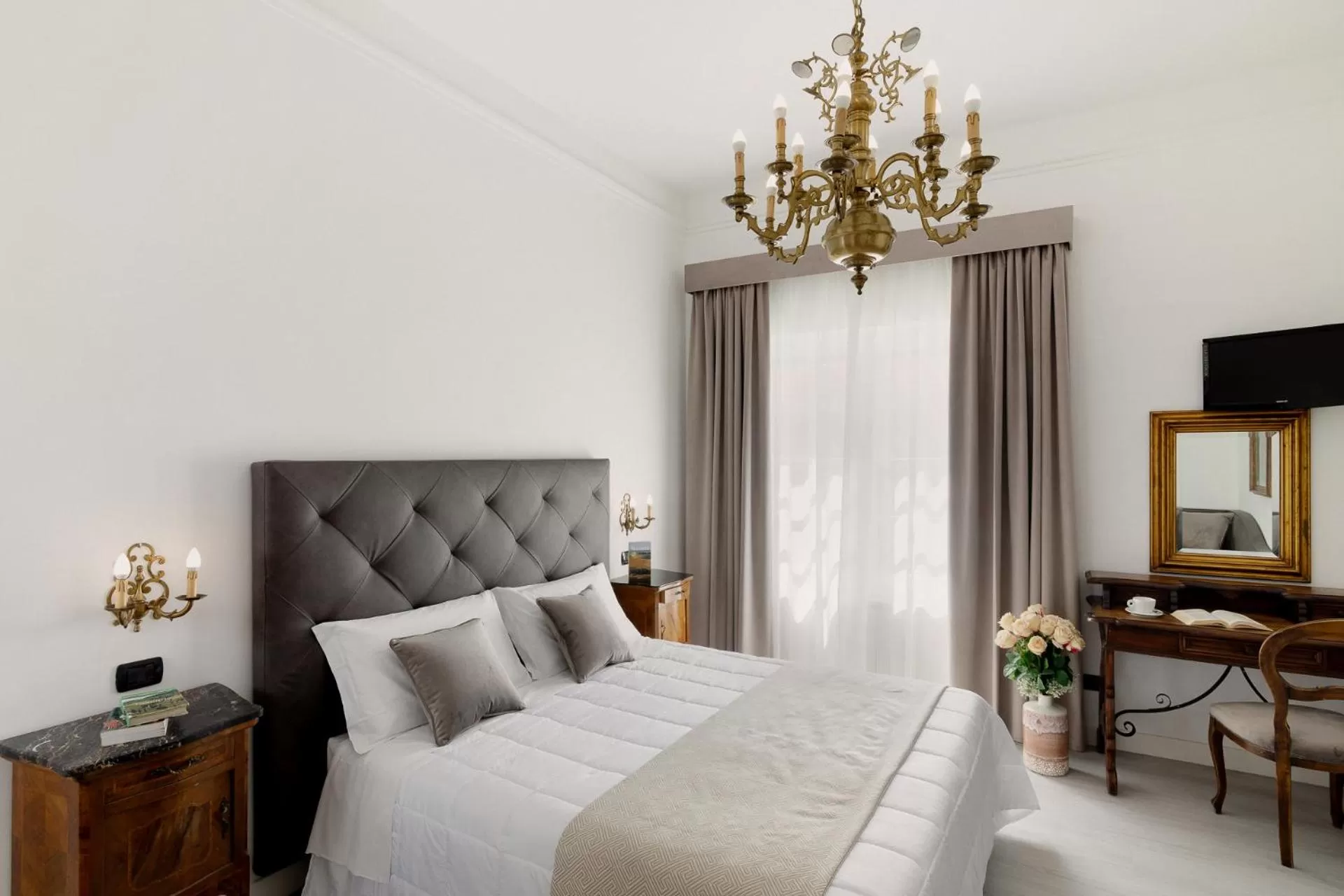 Photo of the whole room, Bed in Hotel Berna