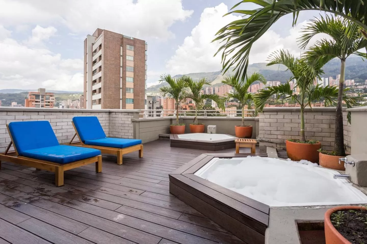 Hot Tub in Apartamentos Poblado Alejandría by HOUSY HOST