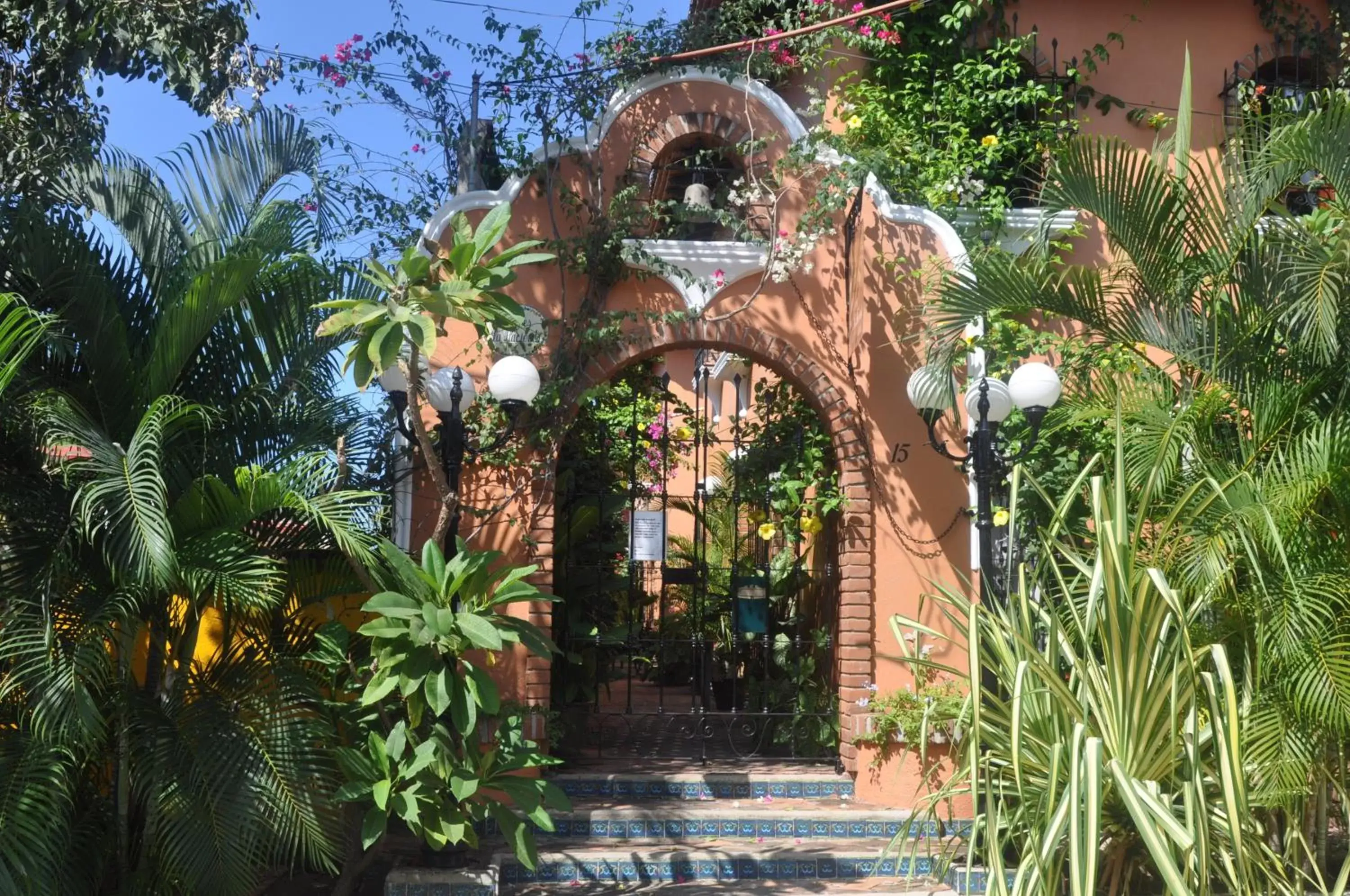 Facade/entrance, Property Building in Suites La Hacienda