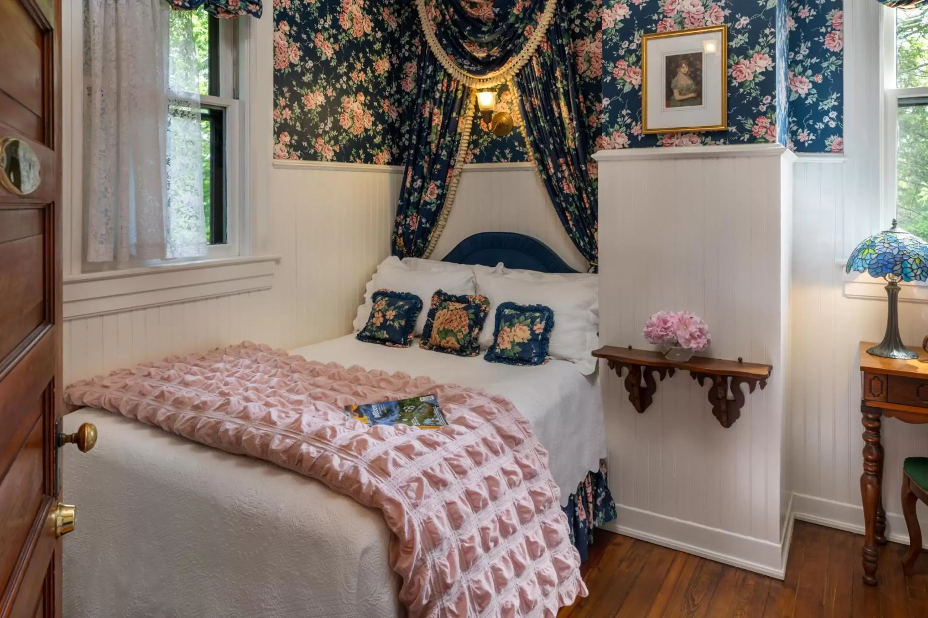 Bed in The 1899 Wright Inn & Carriage House