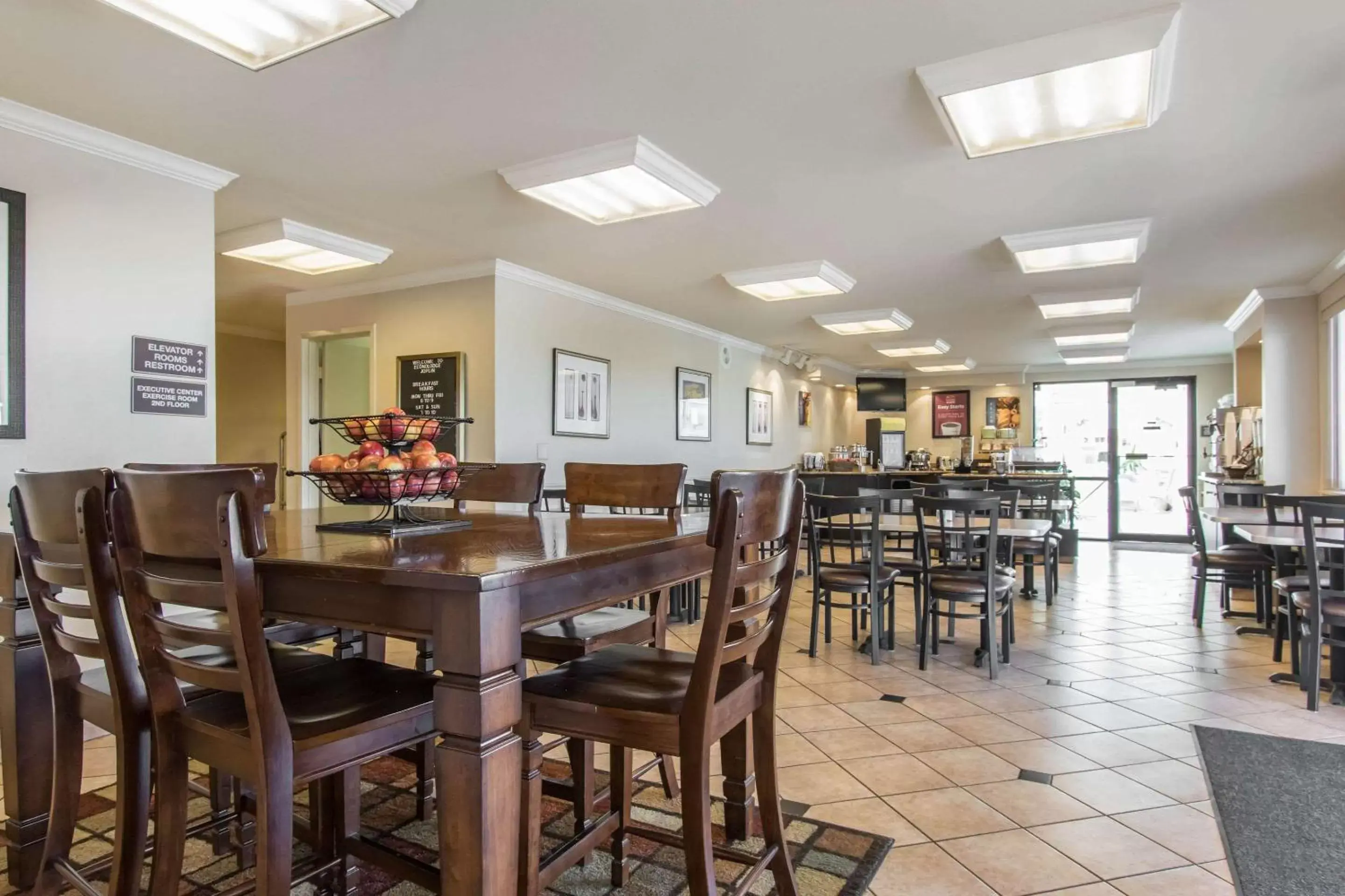Restaurant/Places to Eat in Econo Lodge Inn & Suites Joplin