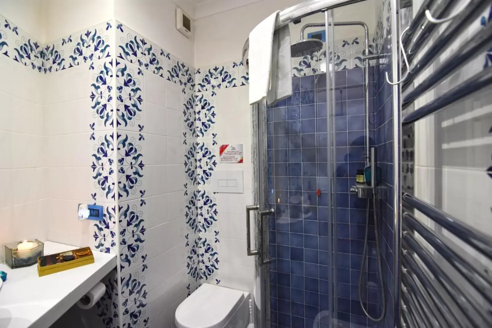 Shower, Bathroom in Nanà Bed and Breakfast