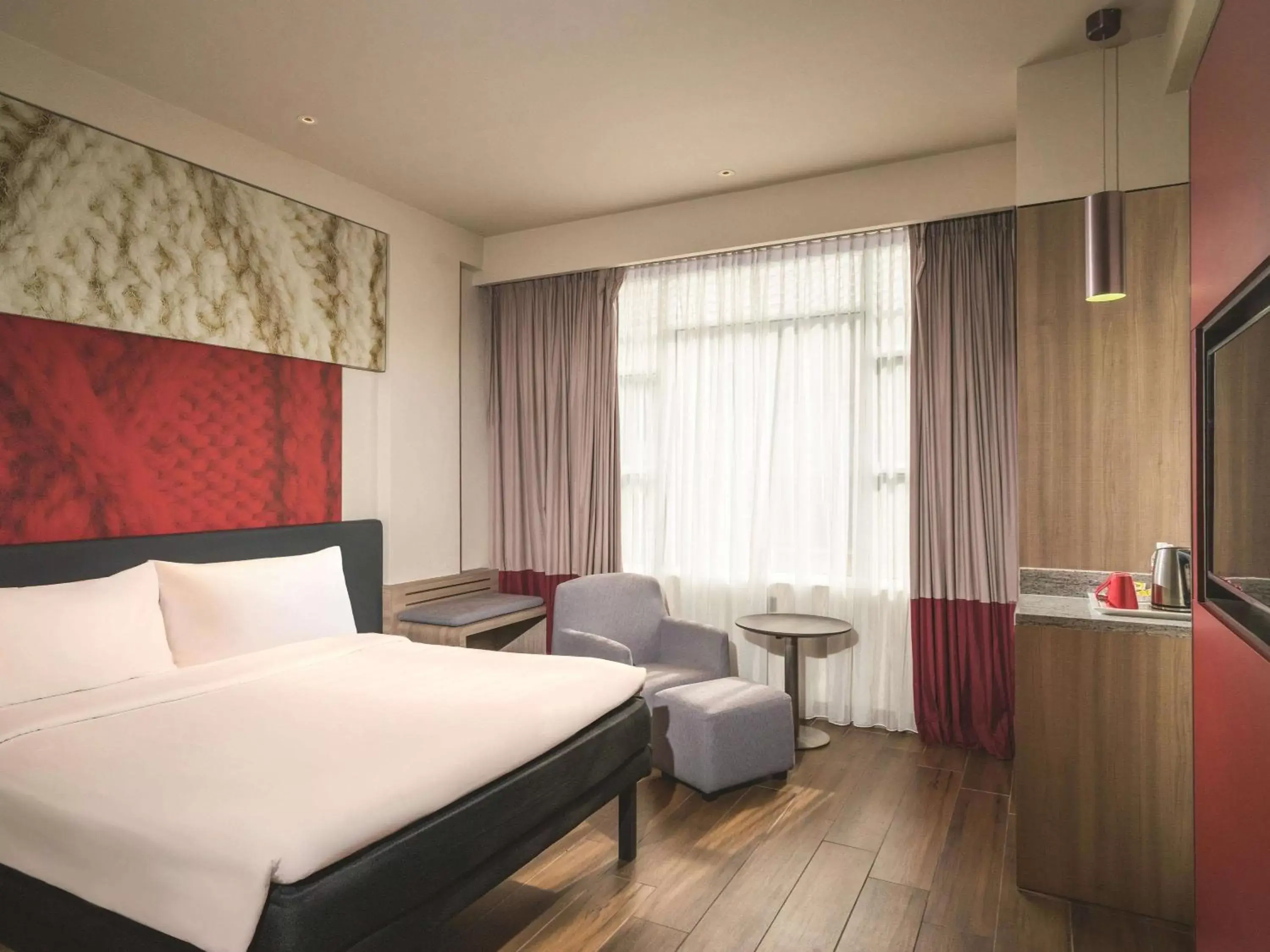 Photo of the whole room, Bed in Ibis Melaka