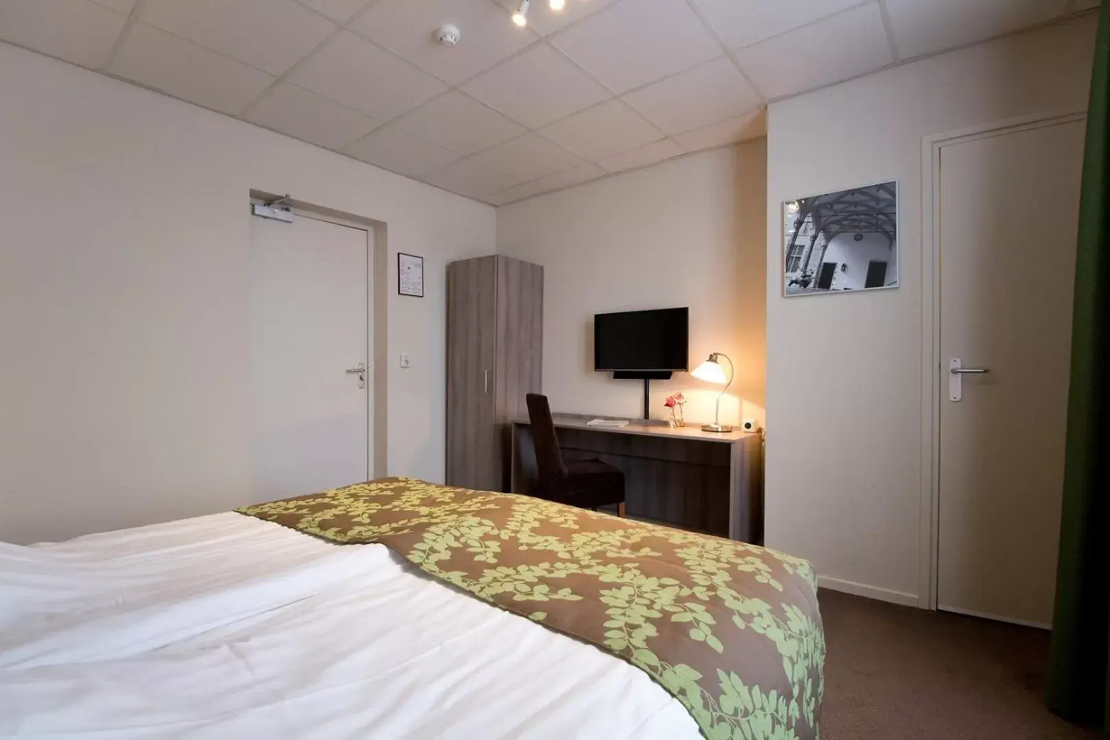 Photo of the whole room, Bed in Hotel Old Dutch Bergen op Zoom