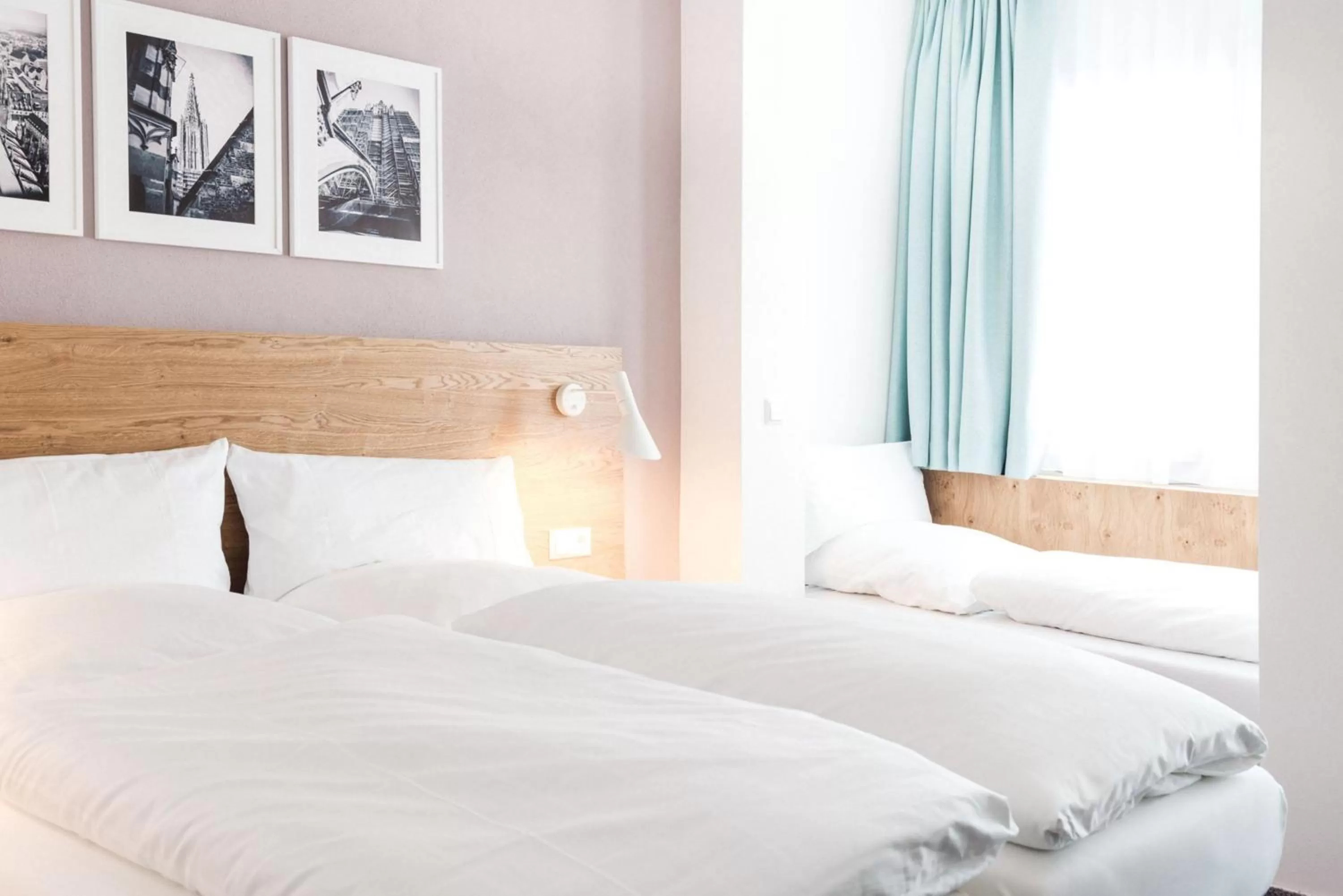 Bedroom, Bed in Ulmer Münster Hotel