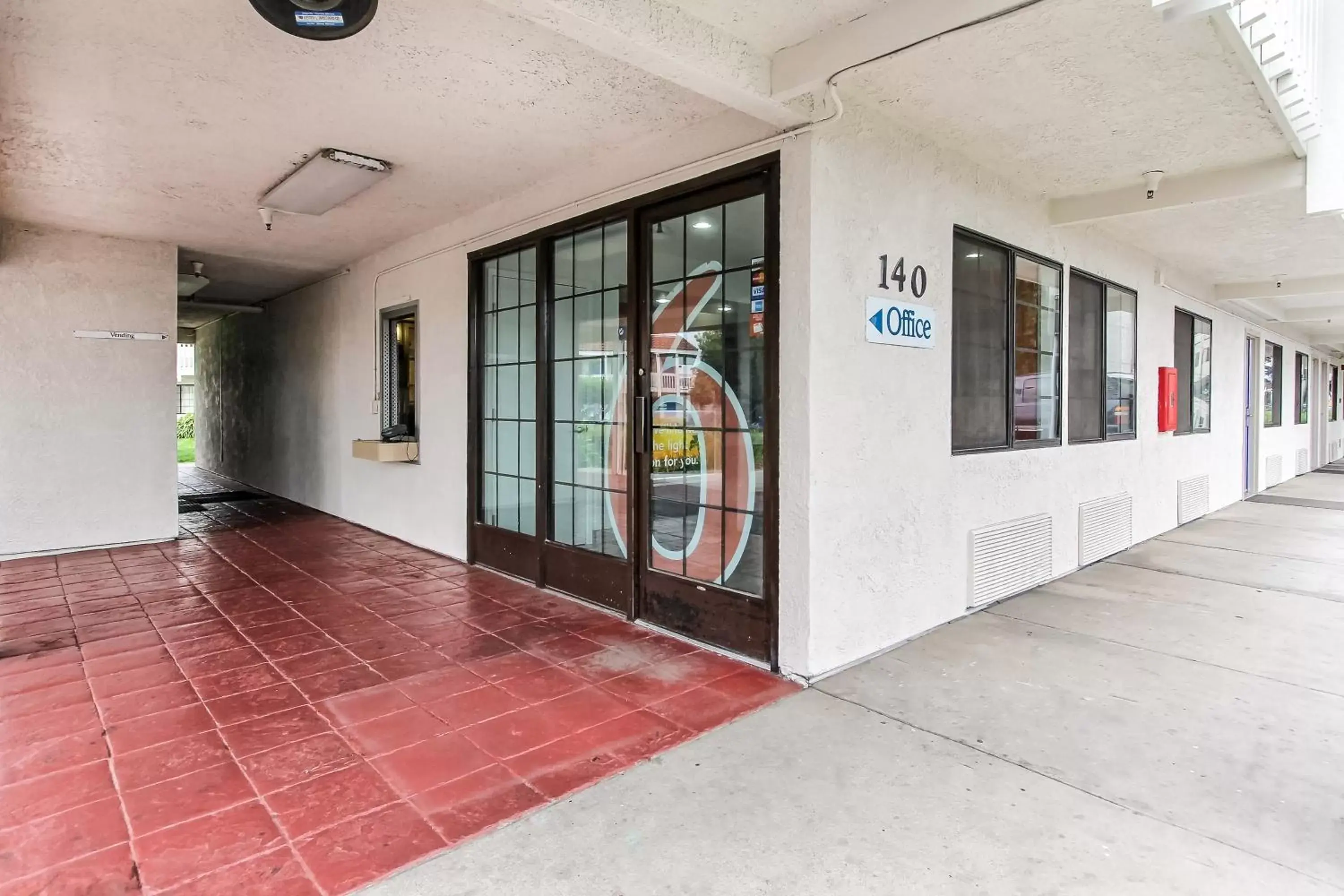Facade/entrance in Motel 6-Salinas, CA - North Monterey Area