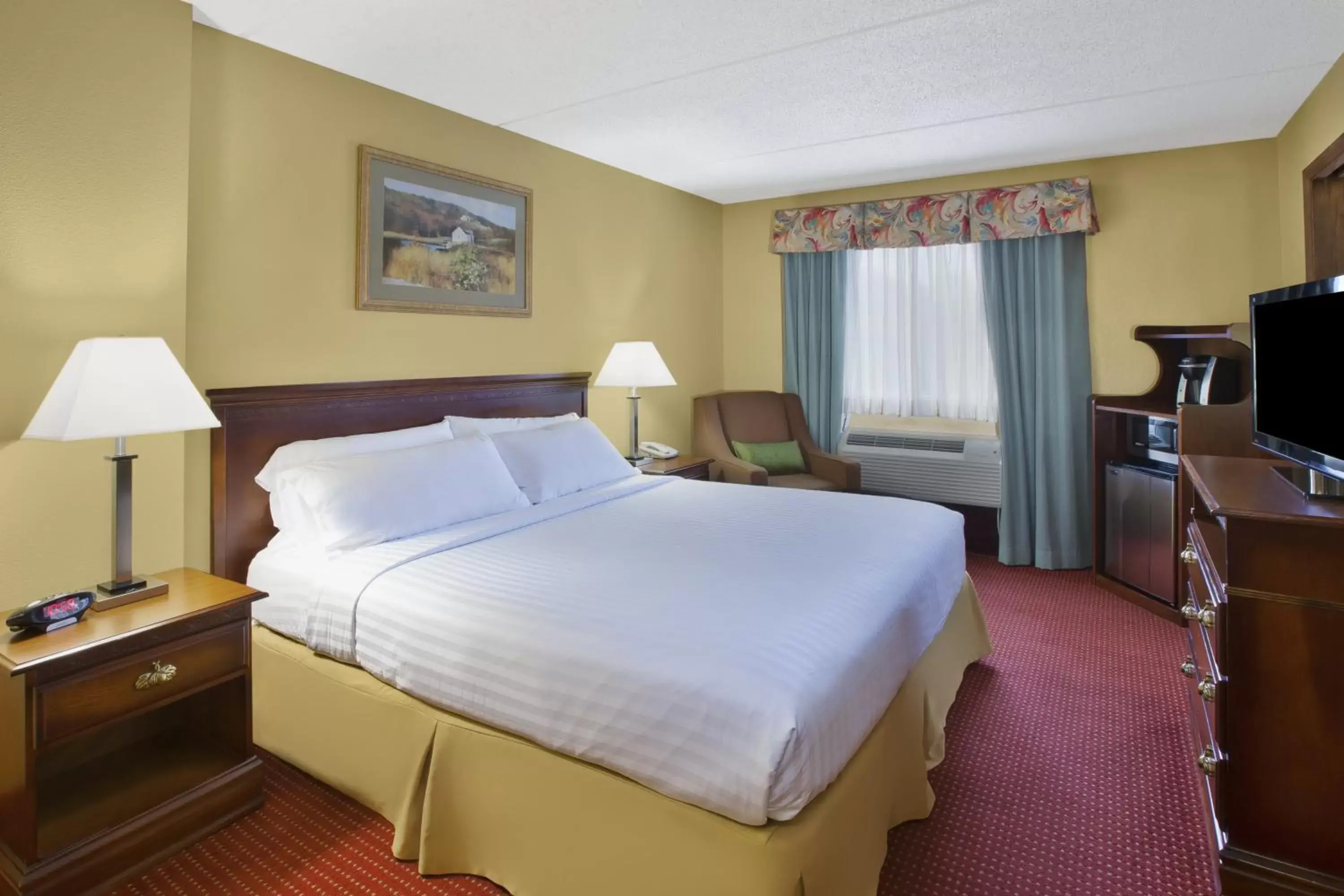 Bedroom, Bed in Holiday Inn Express Irwin-PA Turnpike Exit 67, an IHG Hotel