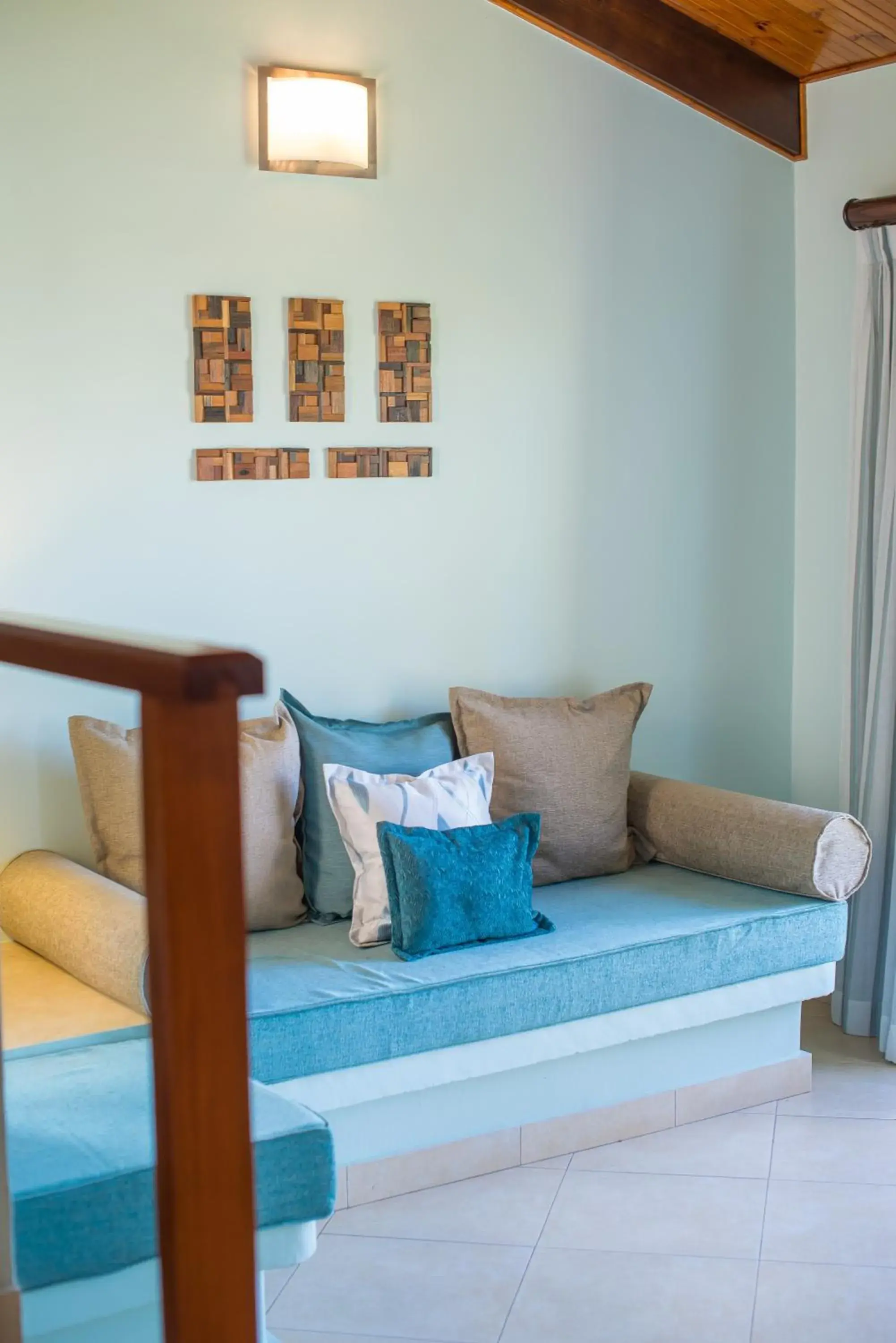 Decorative detail, Bed in Coco de Mer Hotel and Black Parrot Suites Decorative detail, Bed in Coco de Mer Hotel and Black Parrot Suites