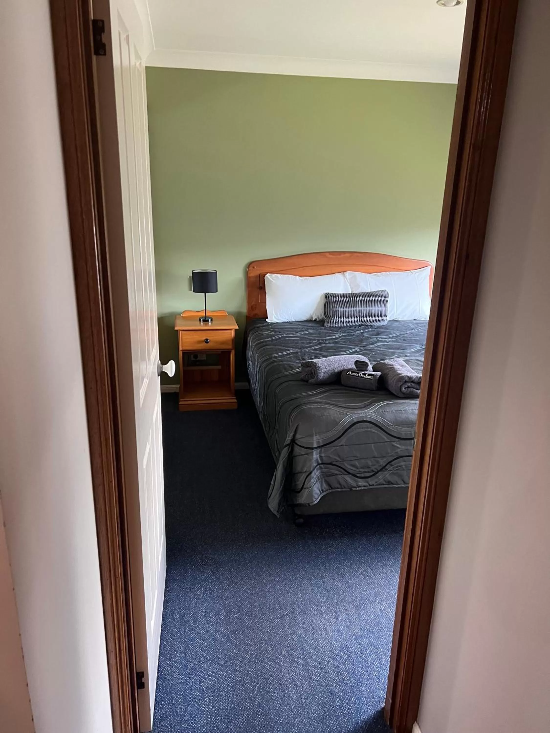 Bed in Asters On James Motor Inn