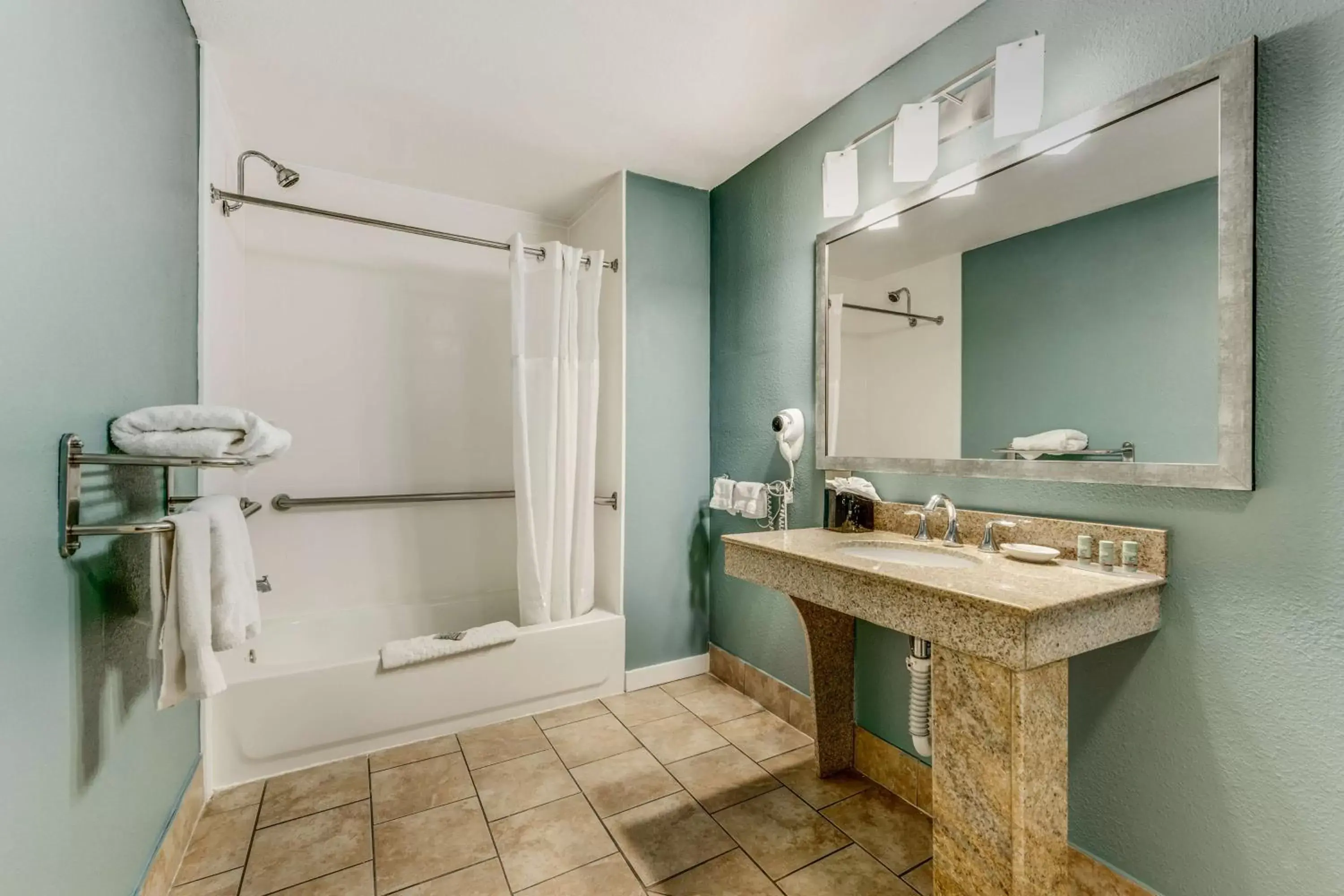 Photo of the whole room, Bathroom in Best Western Huntsville