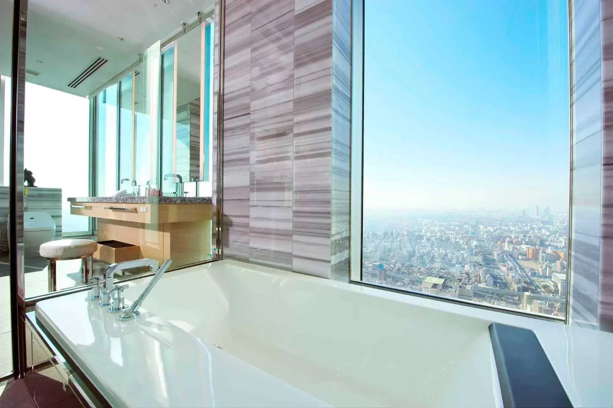 Bathroom in Osaka Marriott Miyako Hotel