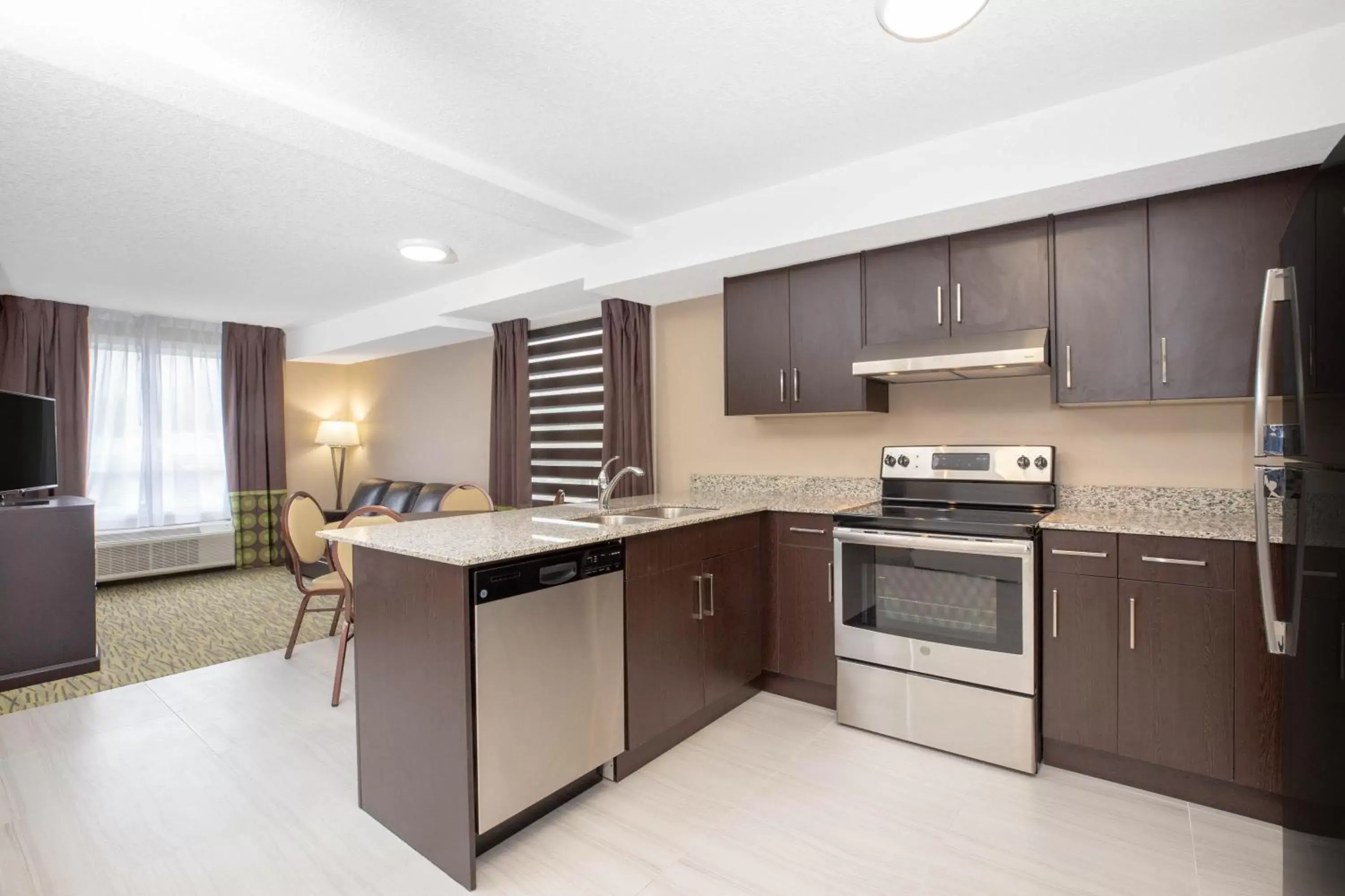 Kitchen or kitchenette, Kitchen/Kitchenette in Super 8 by Wyndham Canmore