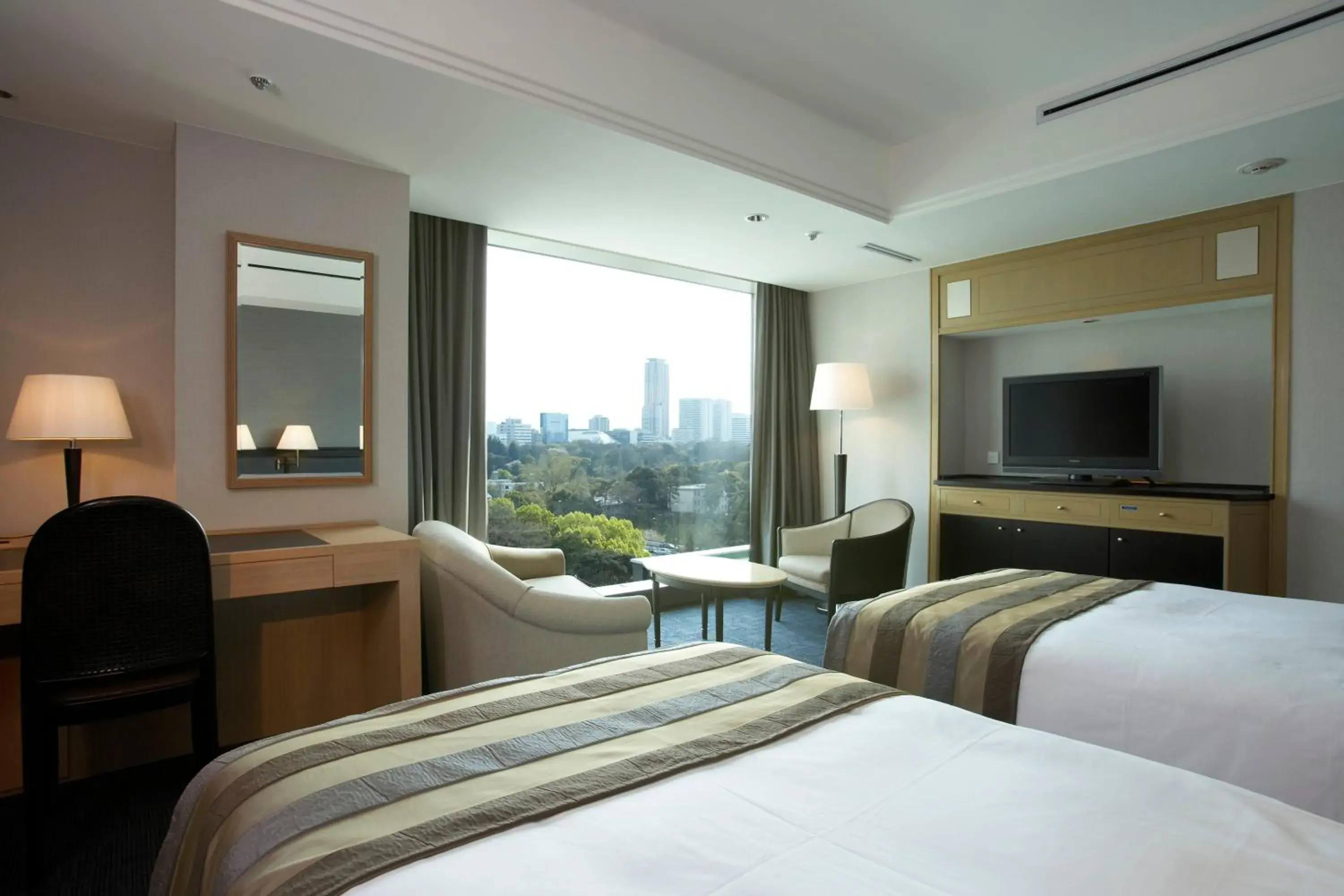 Bed, TV/Entertainment Center in Hotel New Otani Tokyo The Main