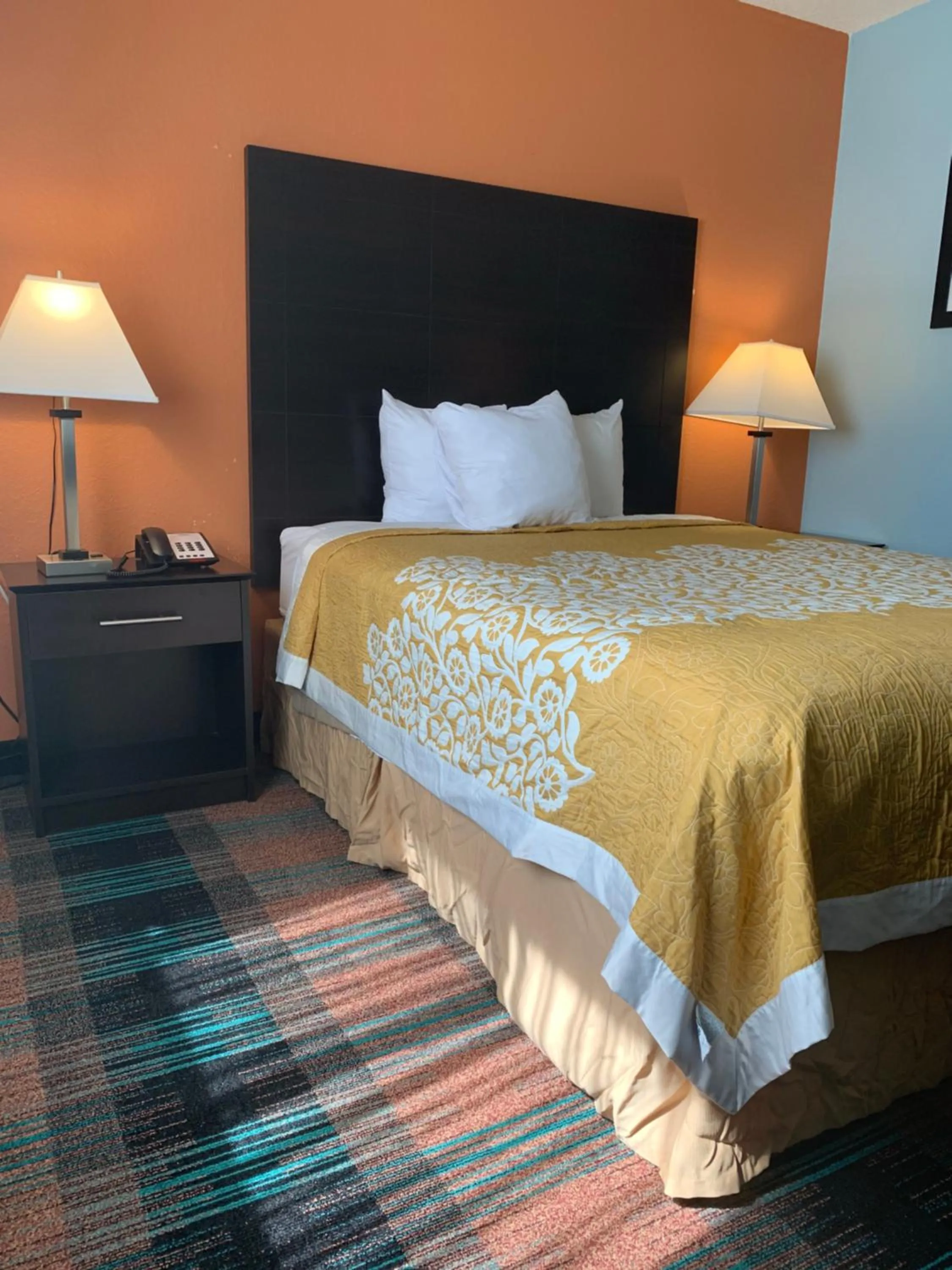 Bedroom in Days Inn by Wyndham Greenwood SC