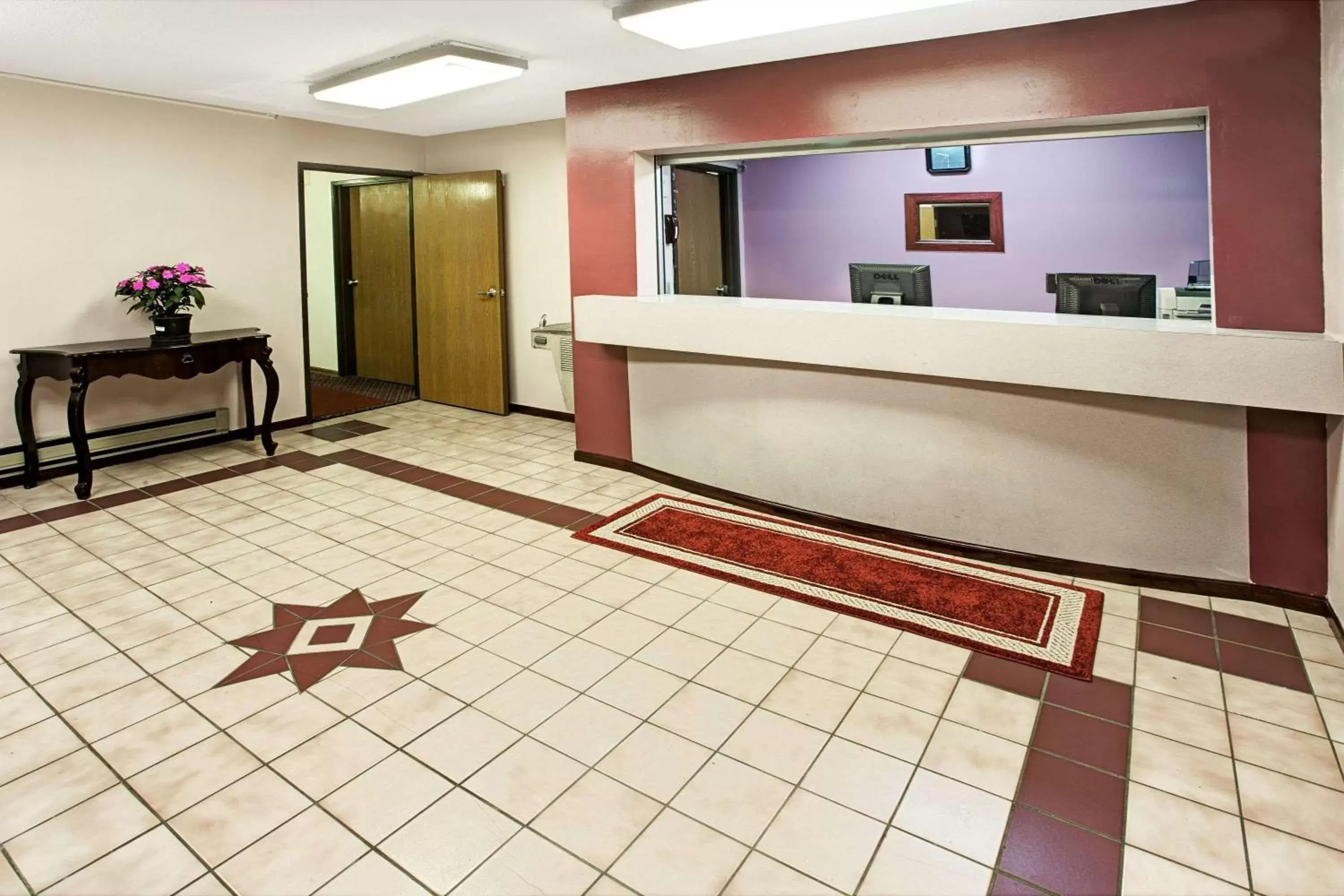 Lobby or reception in Super 8 by Wyndham Heath/Newark Lobby or reception in Super 8 by Wyndham Heath/Newark