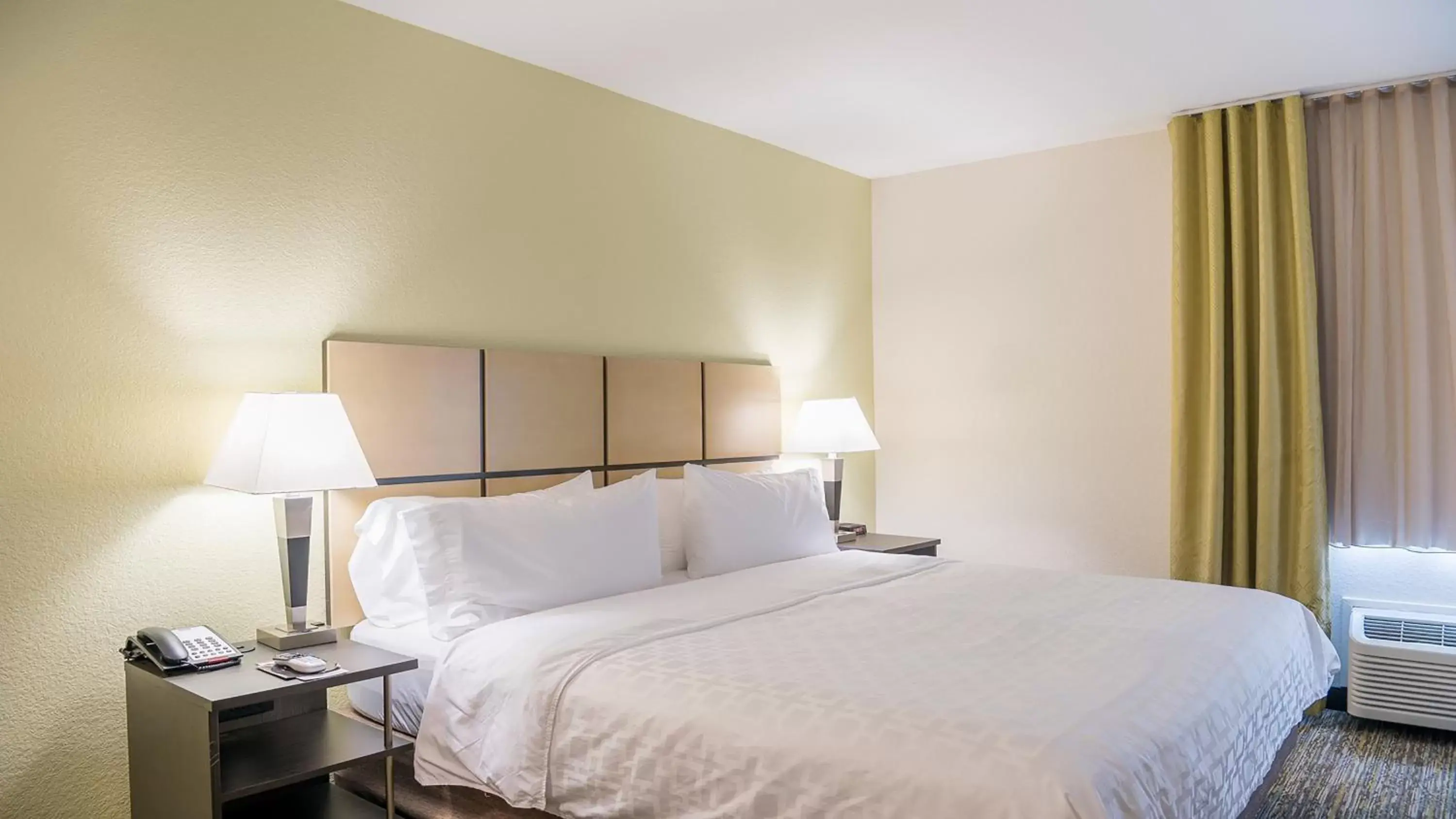 Photo of the whole room, Bed in Candlewood Suites Bay City by IHG Photo of the whole room, Bed in Candlewood Suites Bay City by IHG