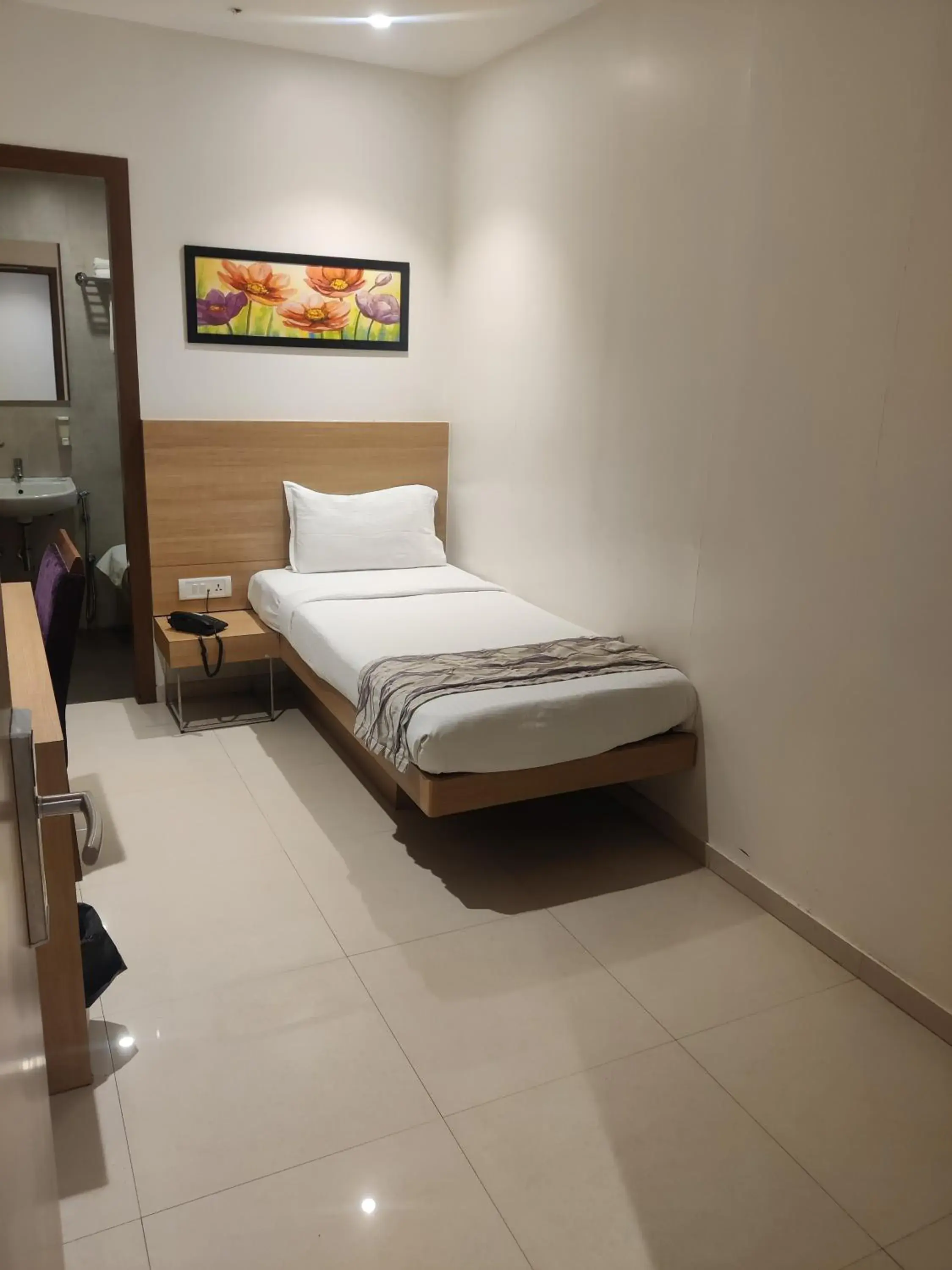 Bed in Hotel Leafio Mumbai