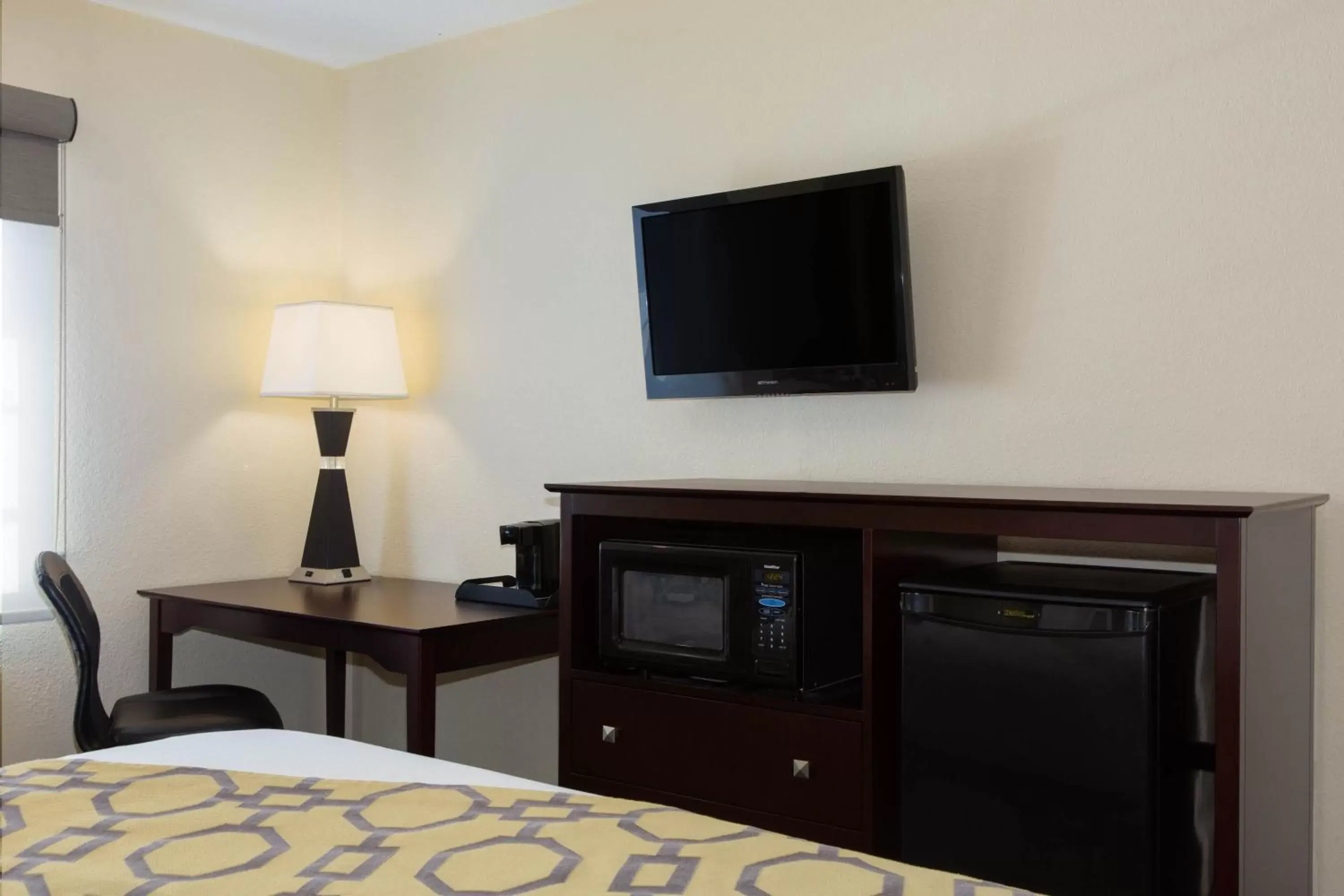 TV and multimedia, TV/Entertainment Center in Baymont by Wyndham Jefferson City